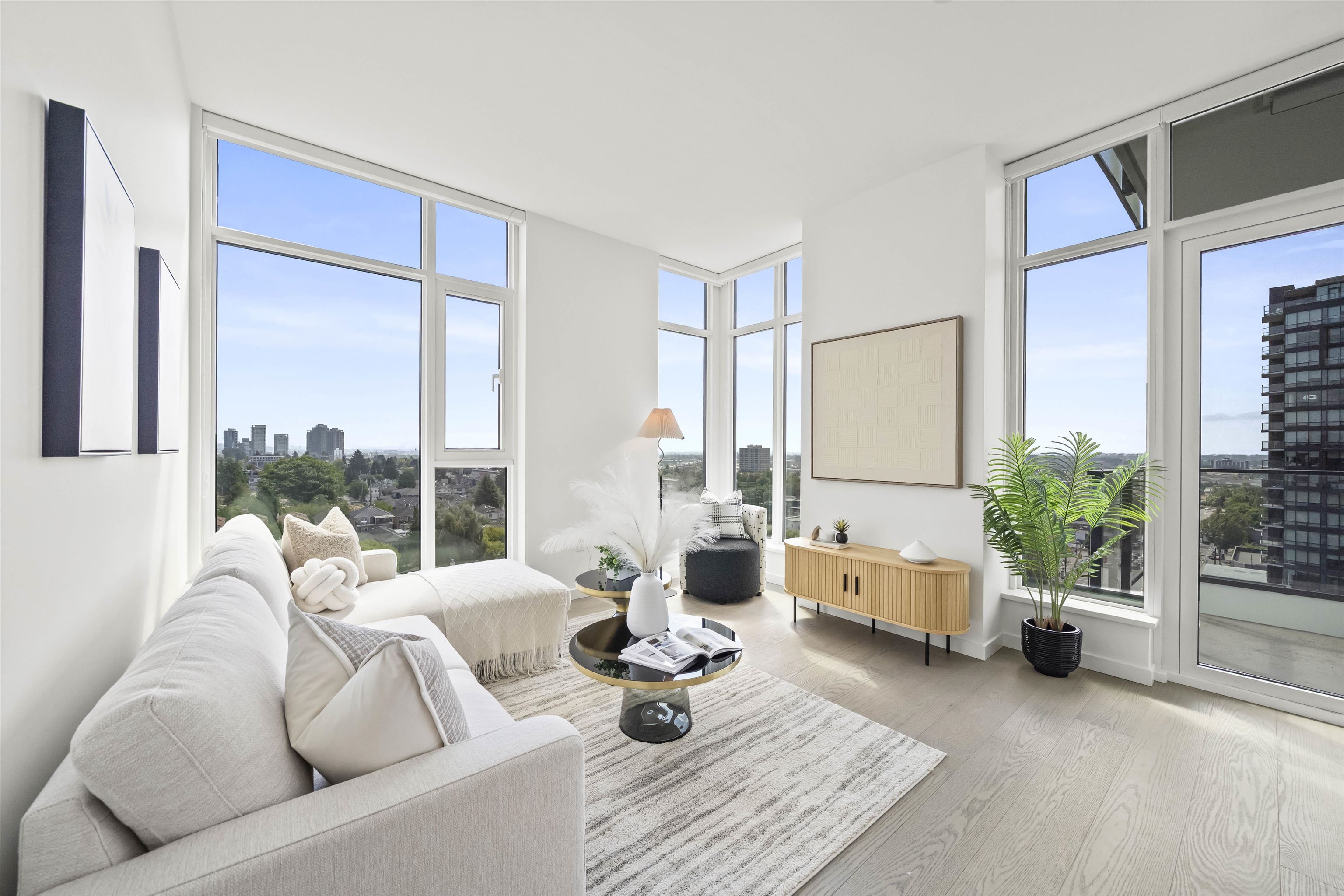 905 8415 GRANVILLE STREET