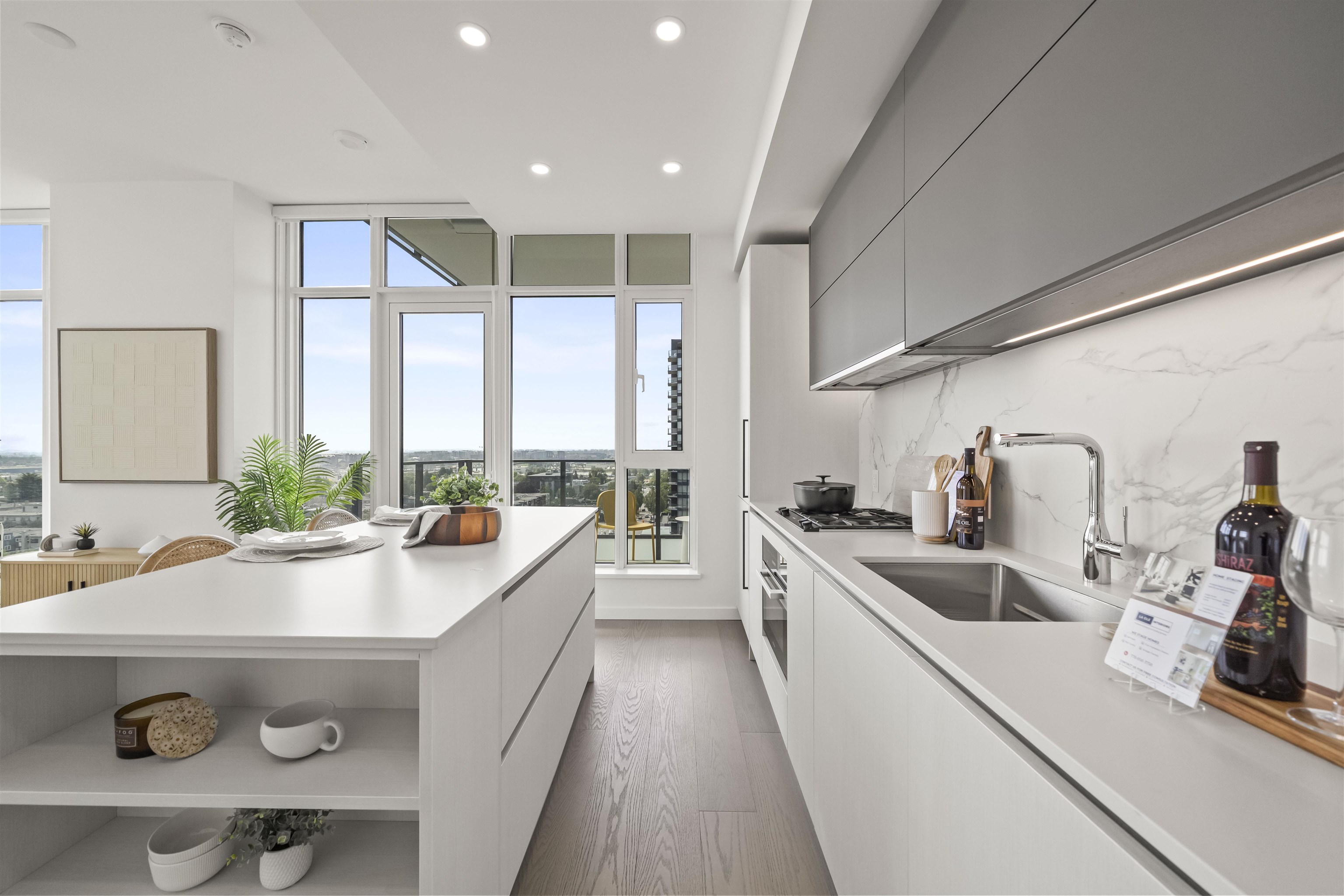 905 8415 GRANVILLE STREET