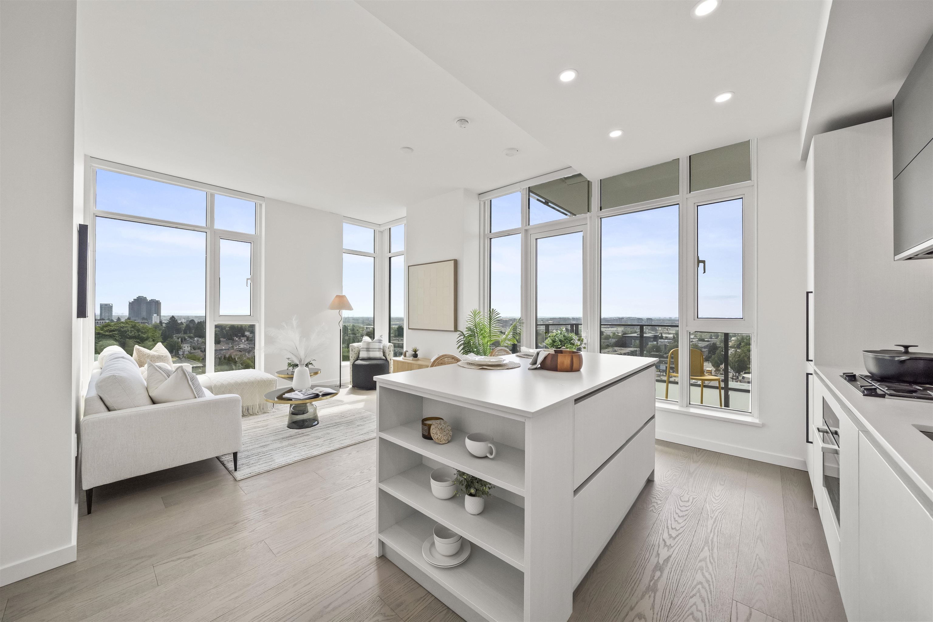 905 8415 GRANVILLE STREET