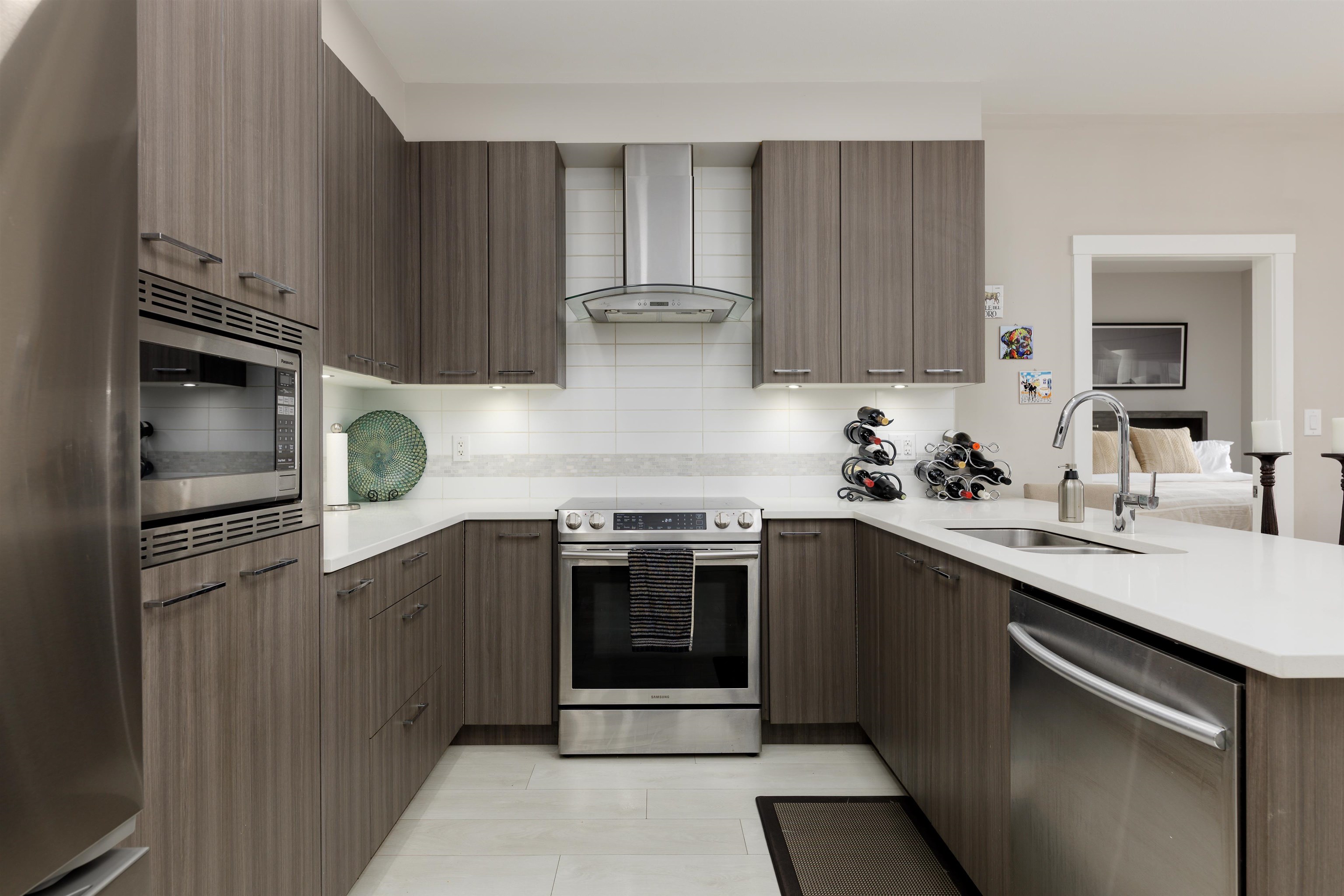 122 4690 HAWK LANE