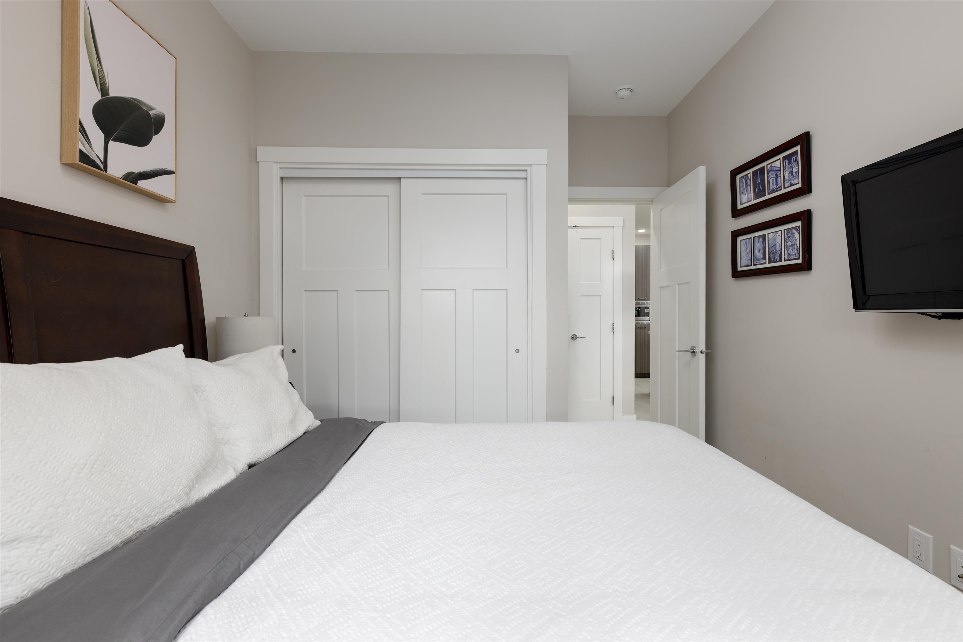 122 4690 HAWK LANE