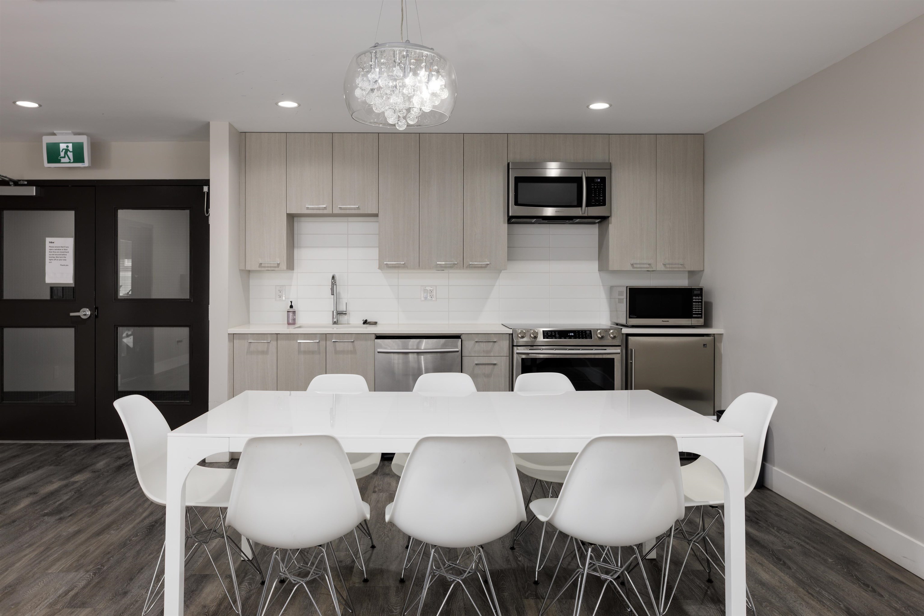 122 4690 HAWK LANE