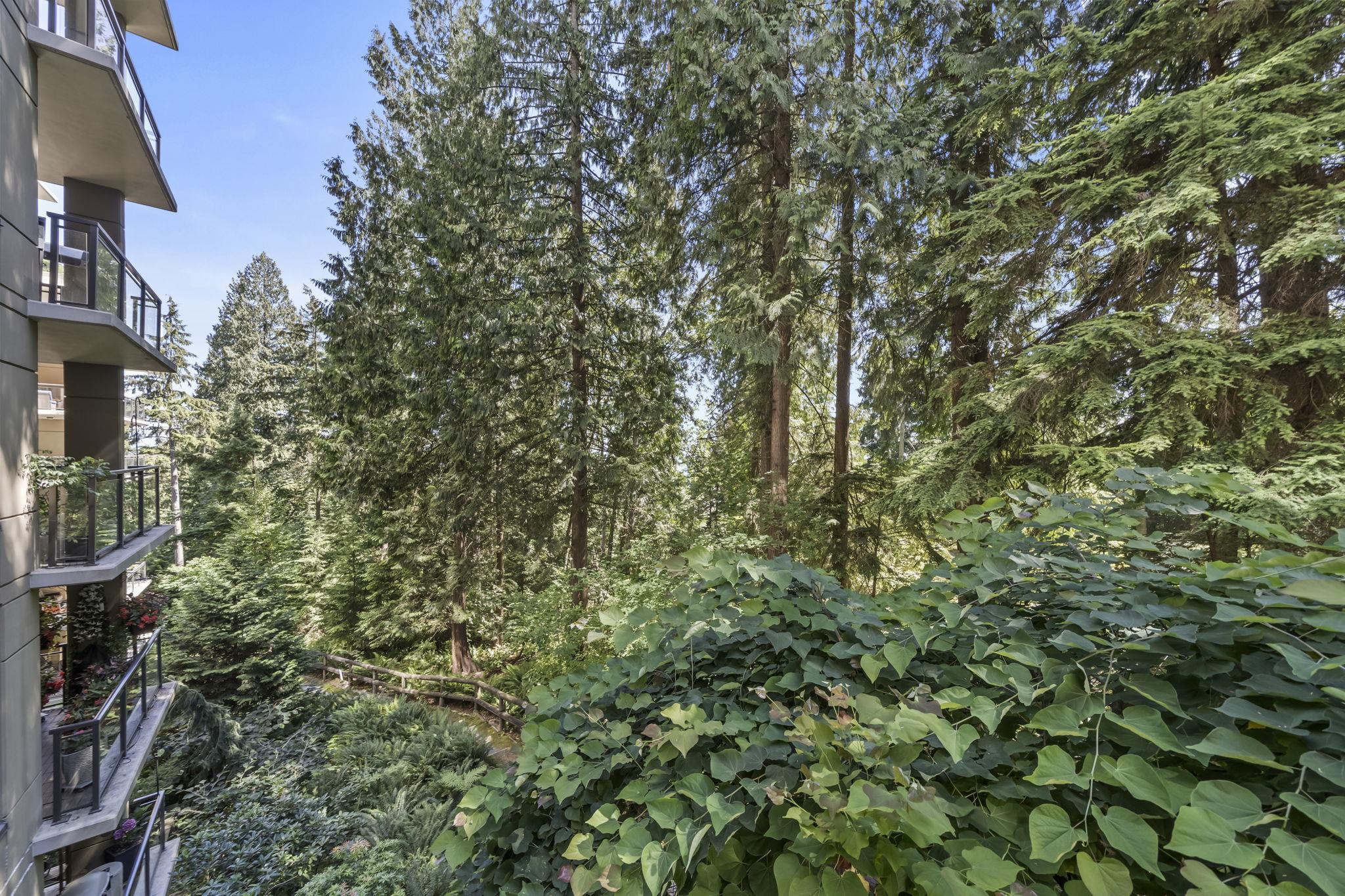 405 2950 PANORAMA DRIVE