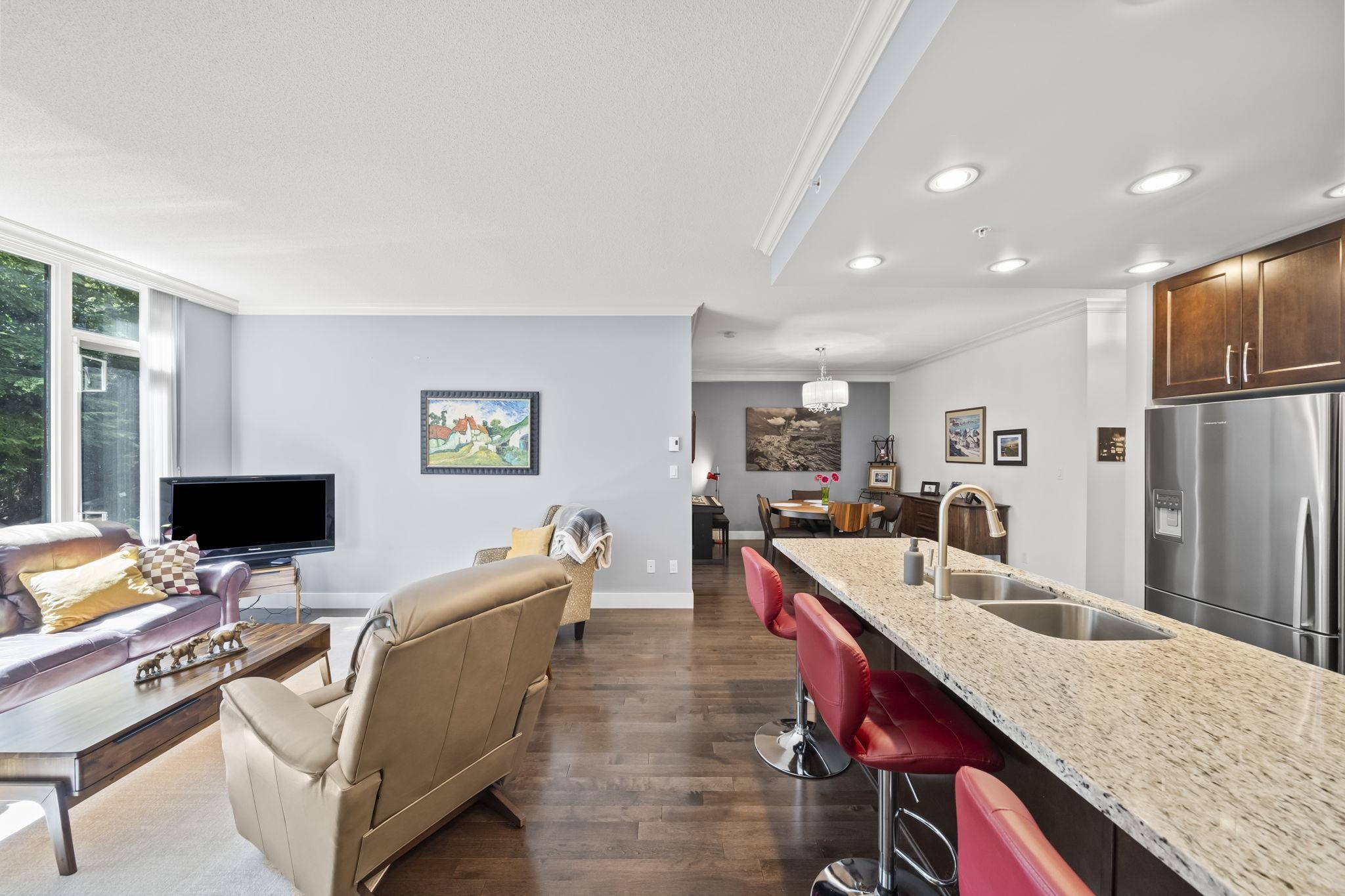 405 2950 PANORAMA DRIVE