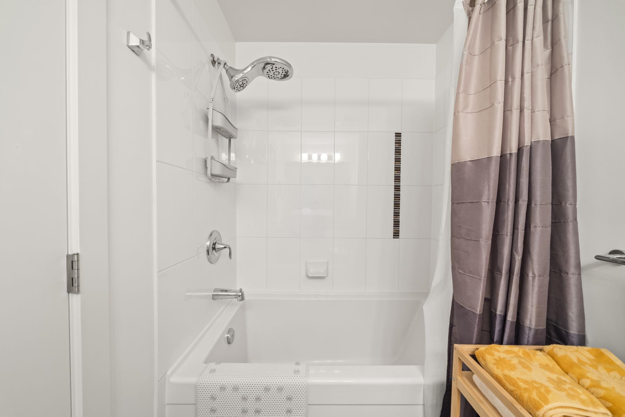 405 2950 PANORAMA DRIVE