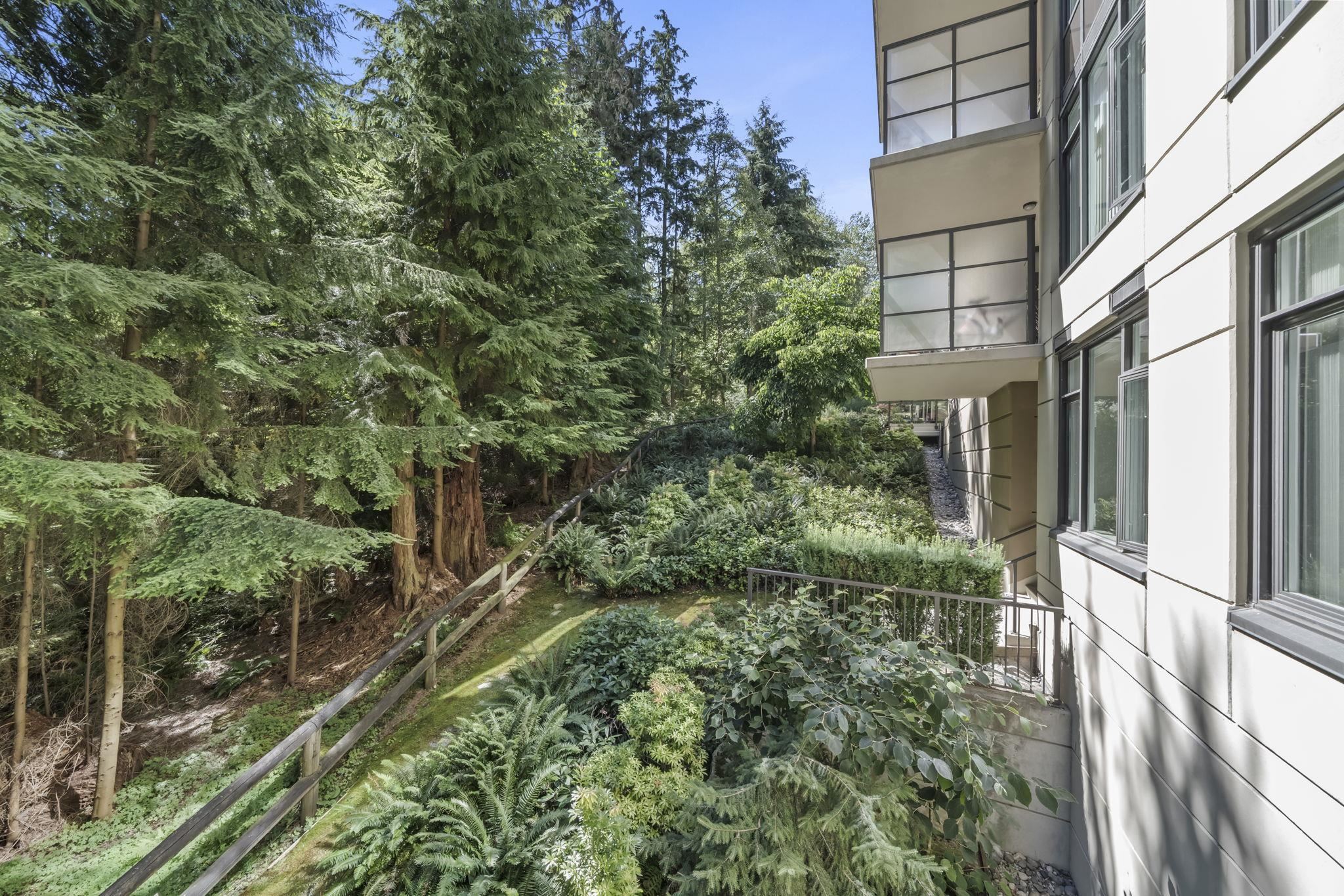405 2950 PANORAMA DRIVE