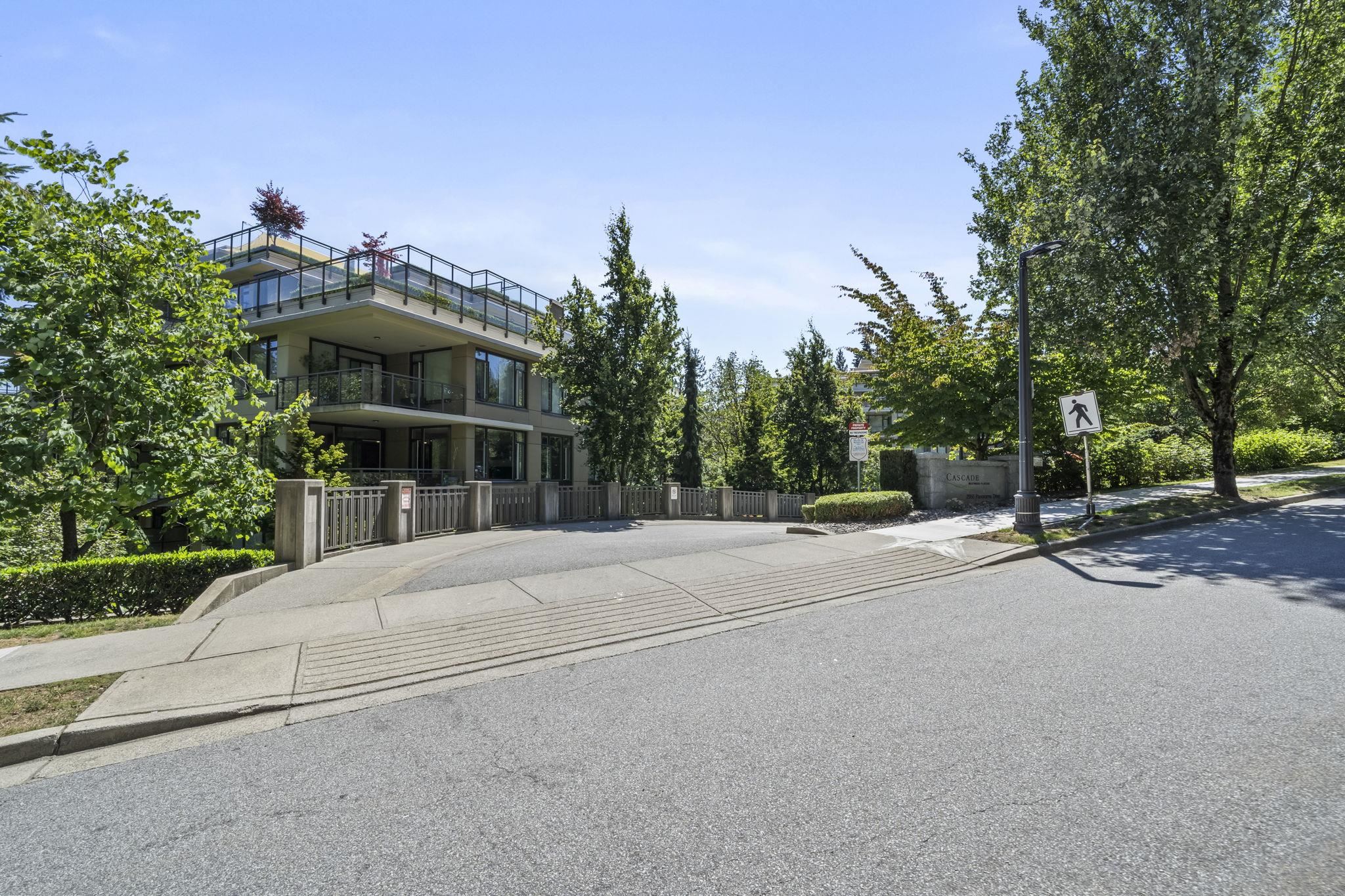 405 2950 PANORAMA DRIVE
