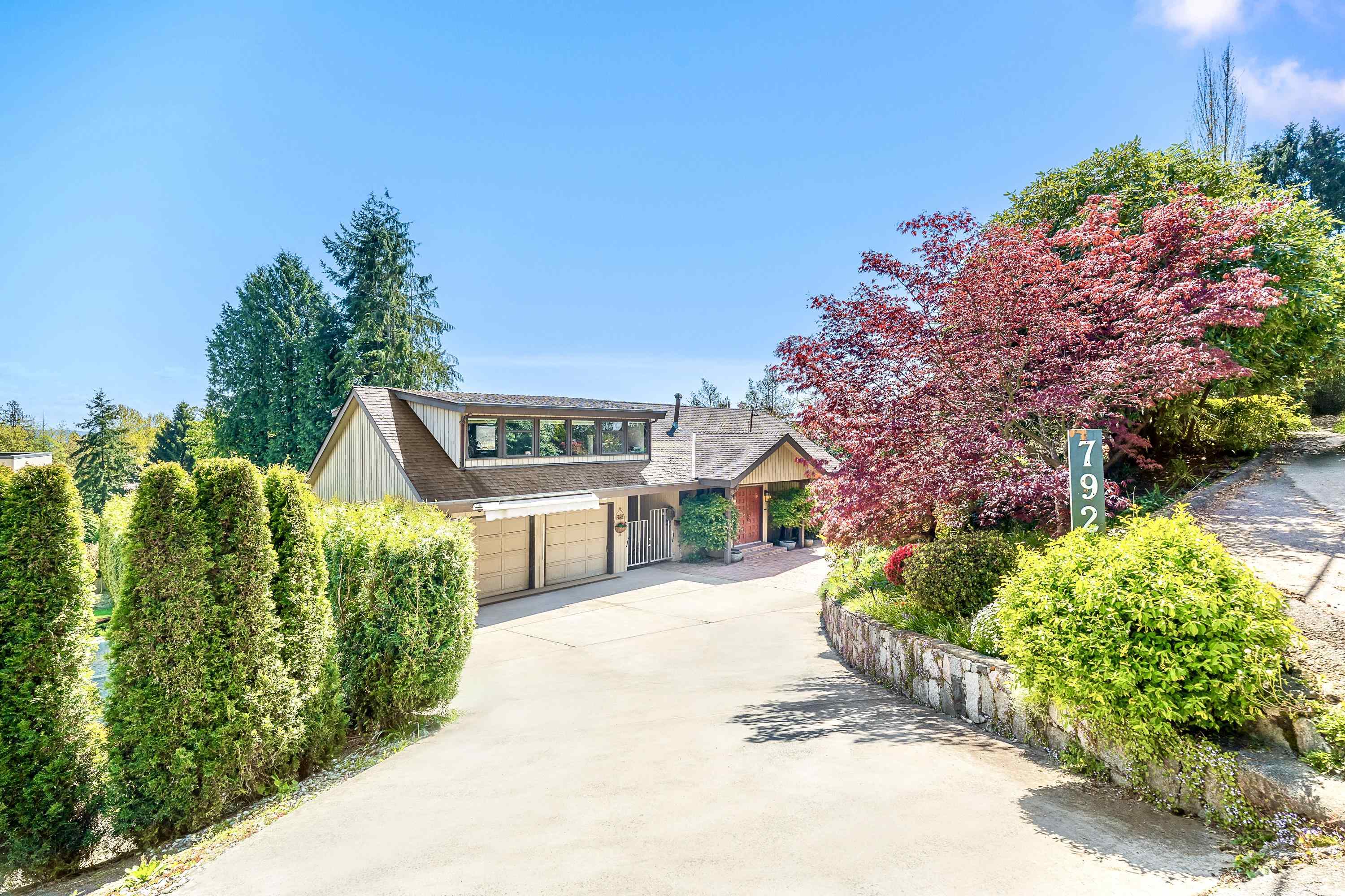 792 ANDERSON CRESCENT