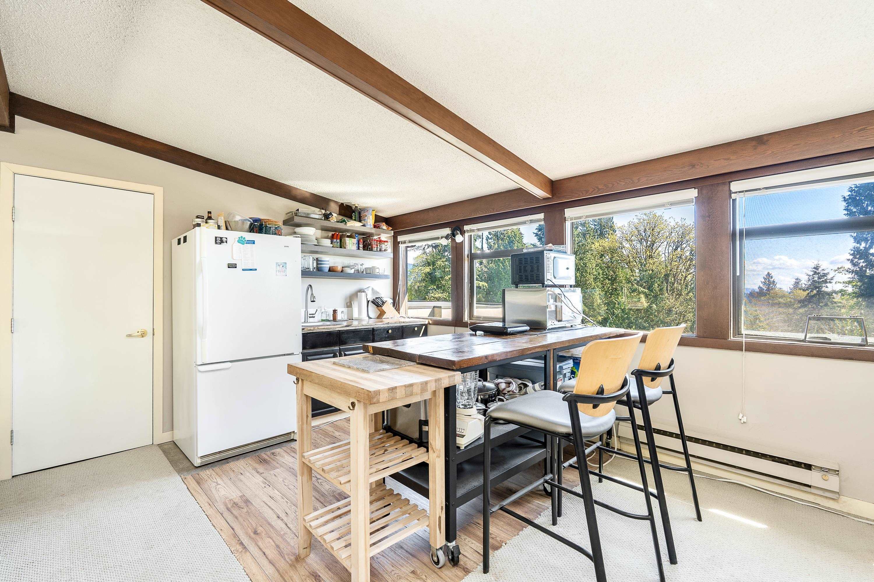 792 ANDERSON CRESCENT
