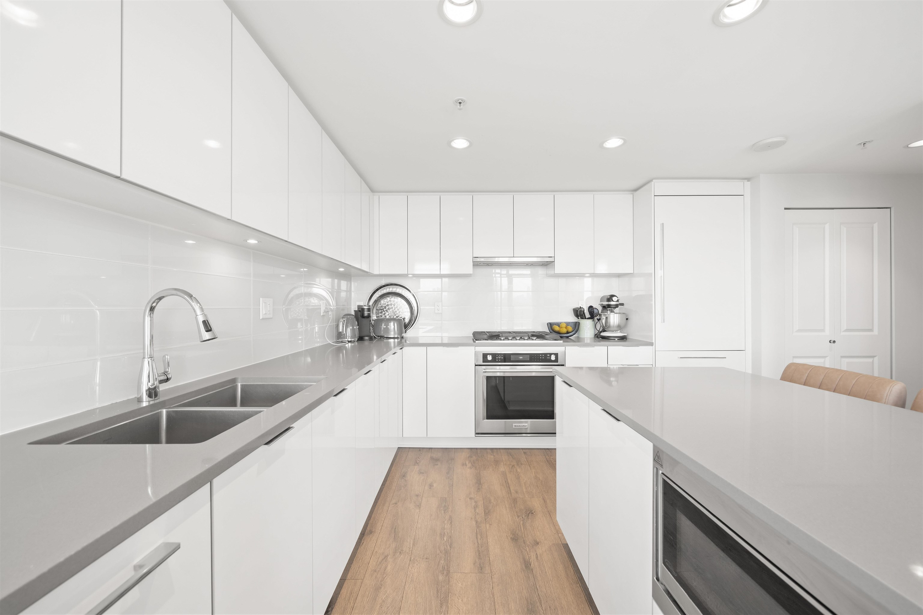 2503 2388 MADISON AVENUE