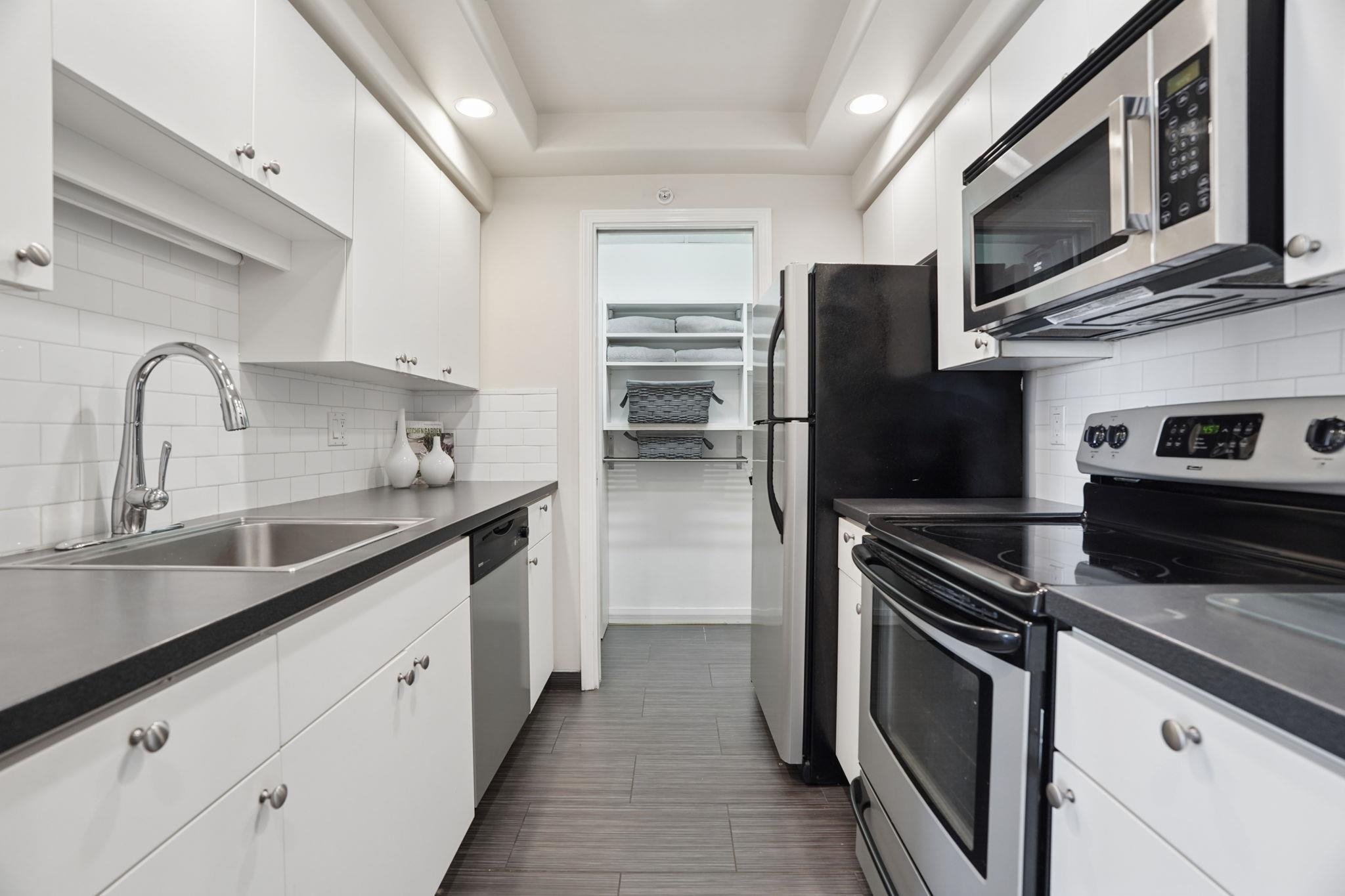 1306 1383 HOWE STREET