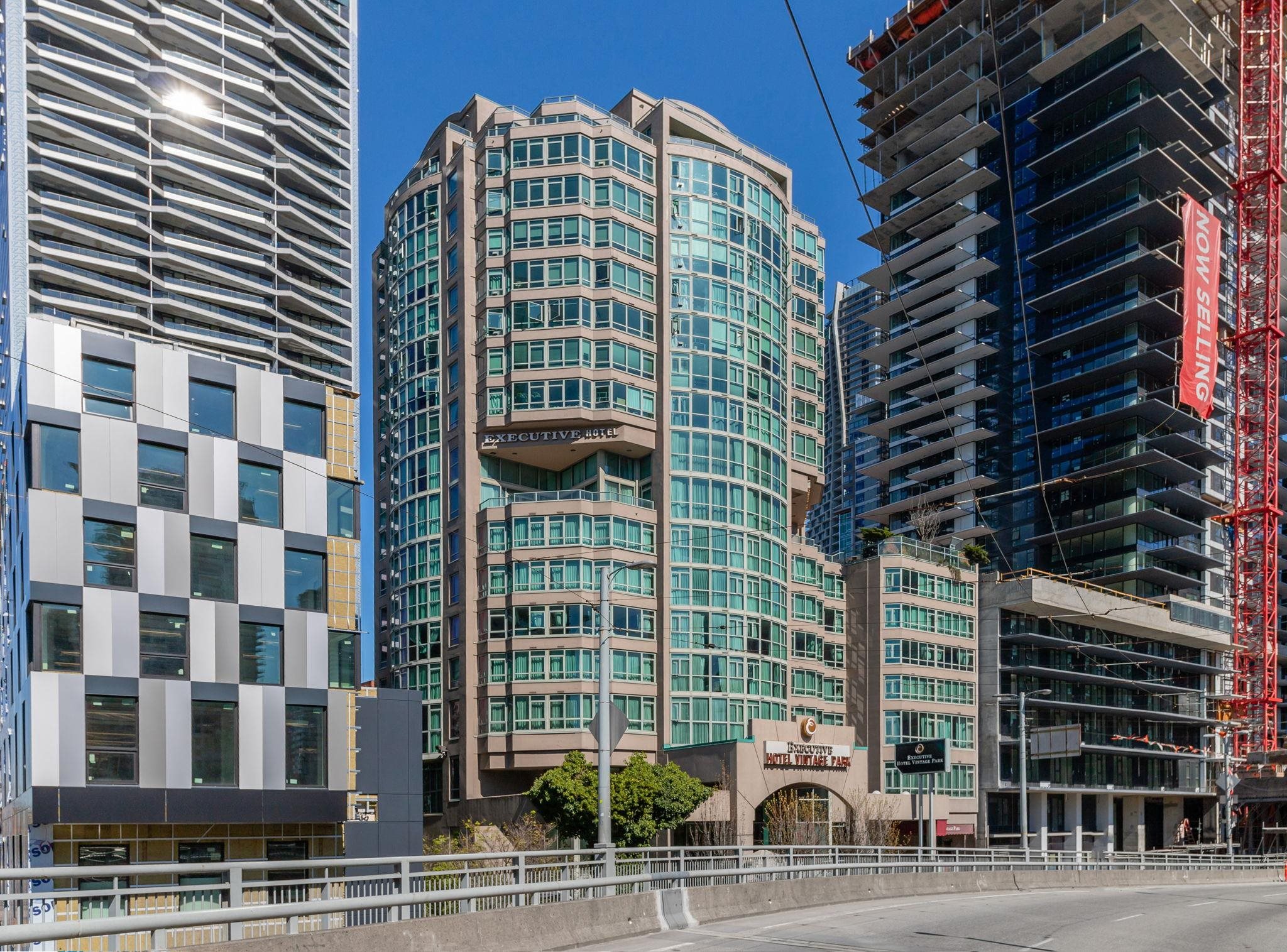 1306 1383 HOWE STREET