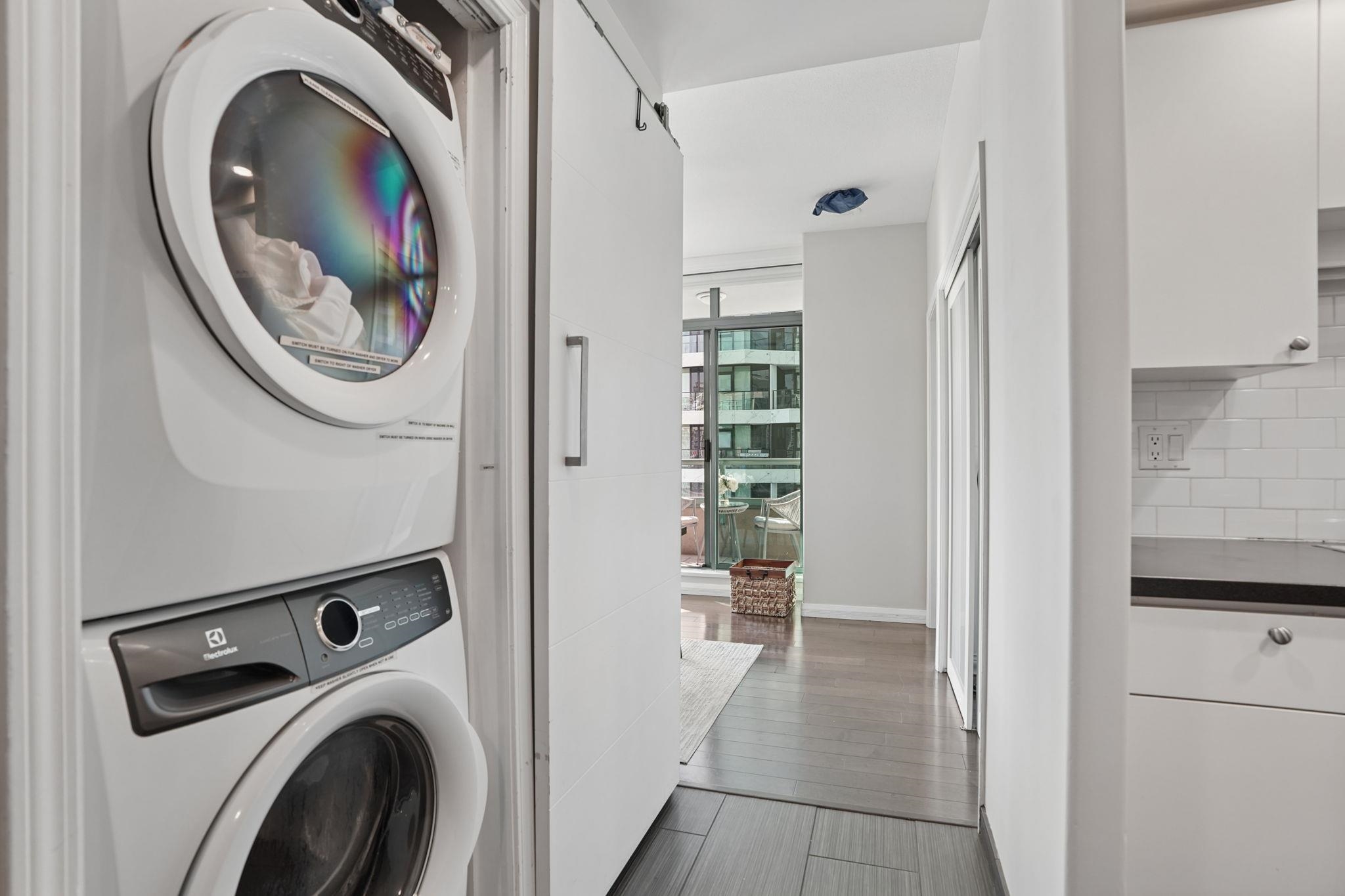 1306 1383 HOWE STREET