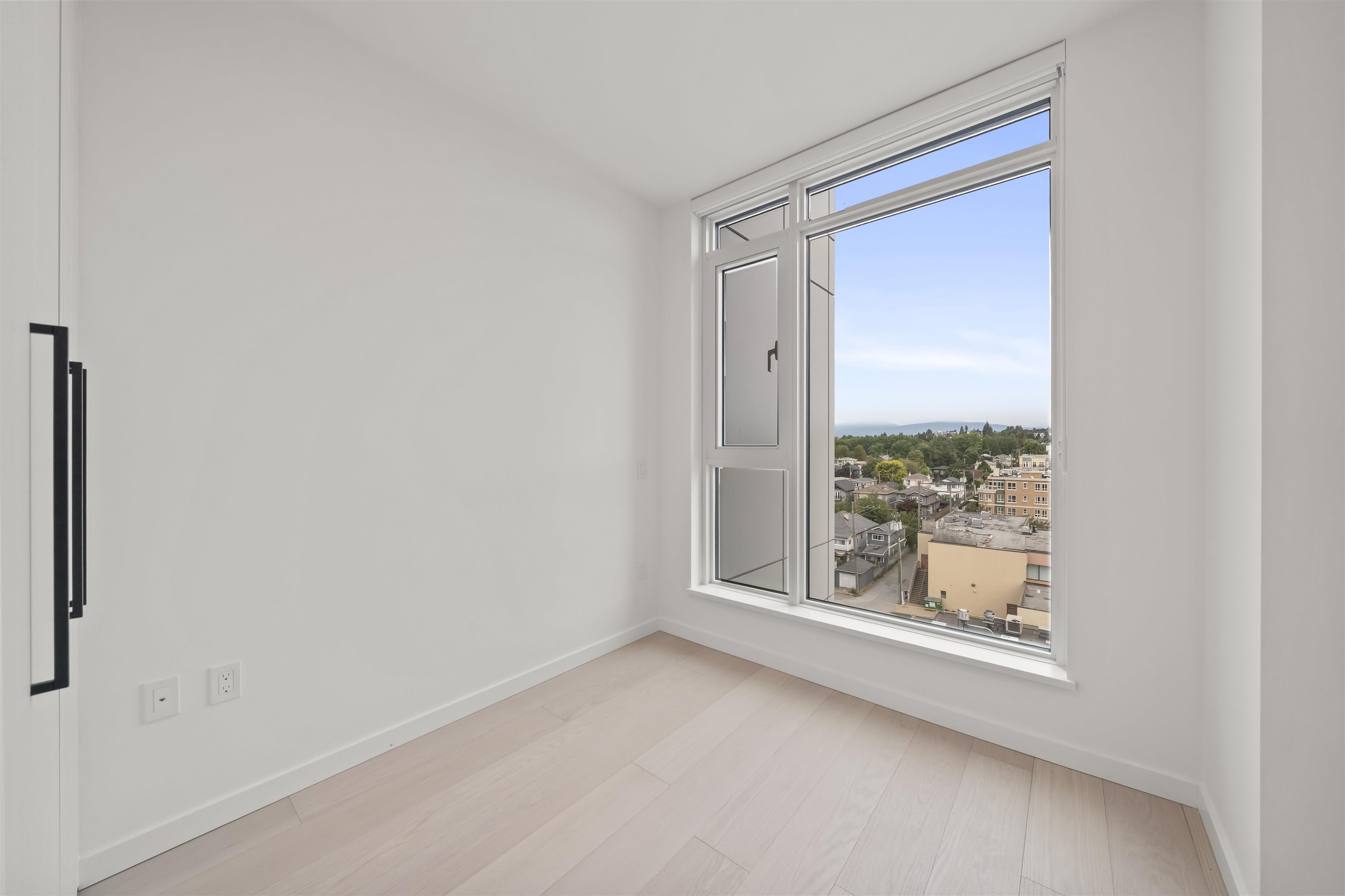 702 8415 GRANVILLE STREET