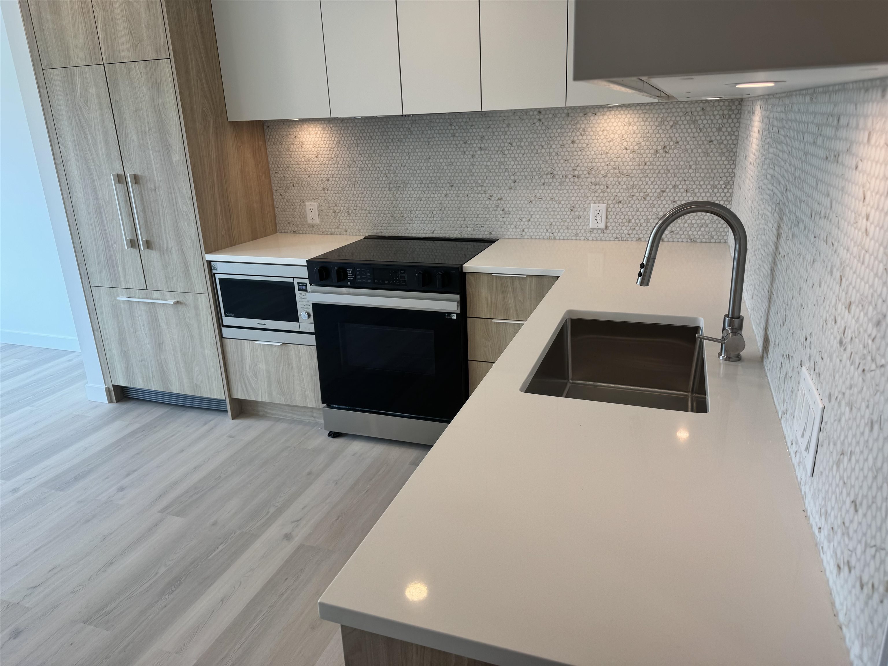 30* 1616 LLOYD AVENUE