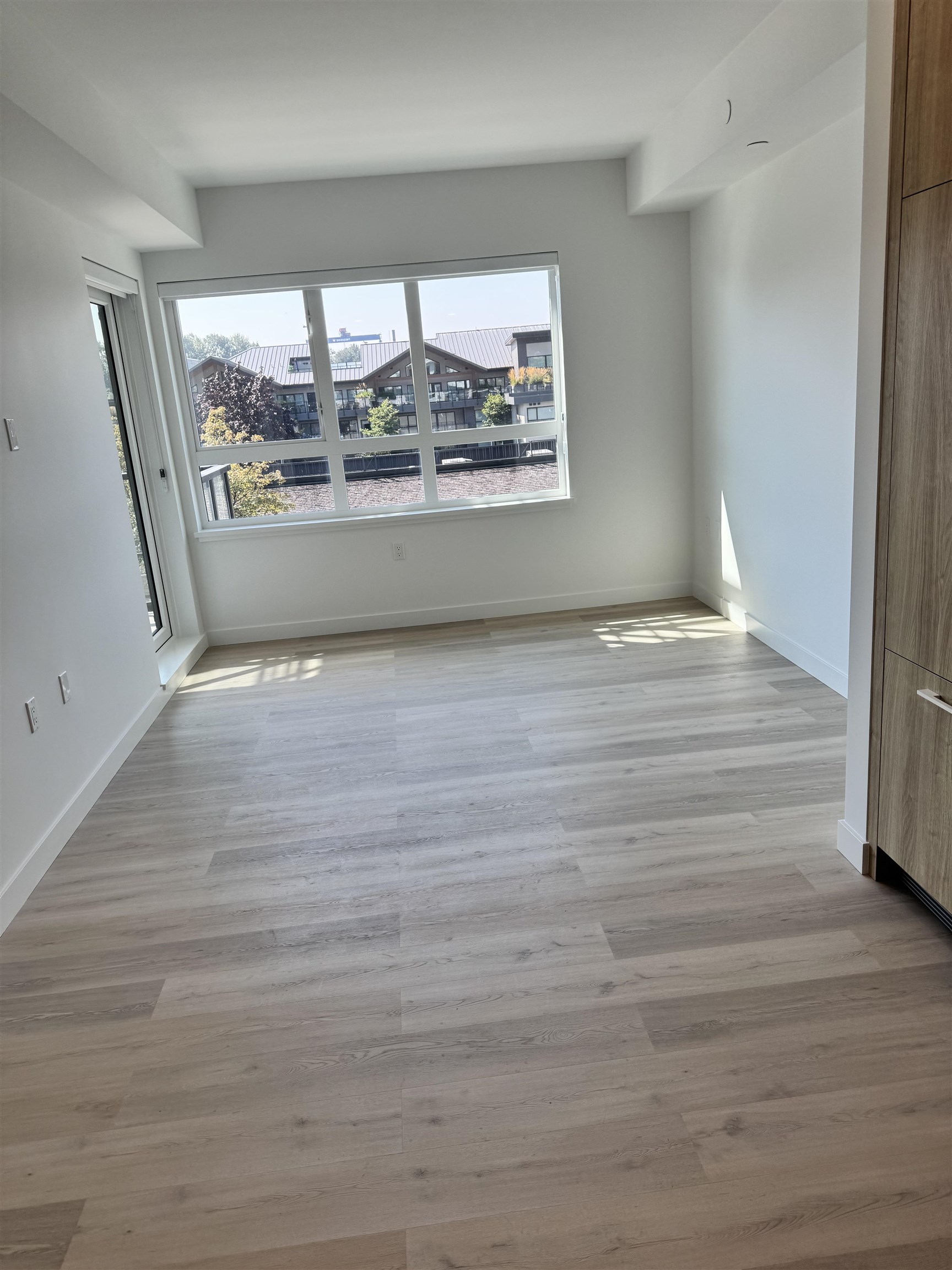 30* 1616 LLOYD AVENUE