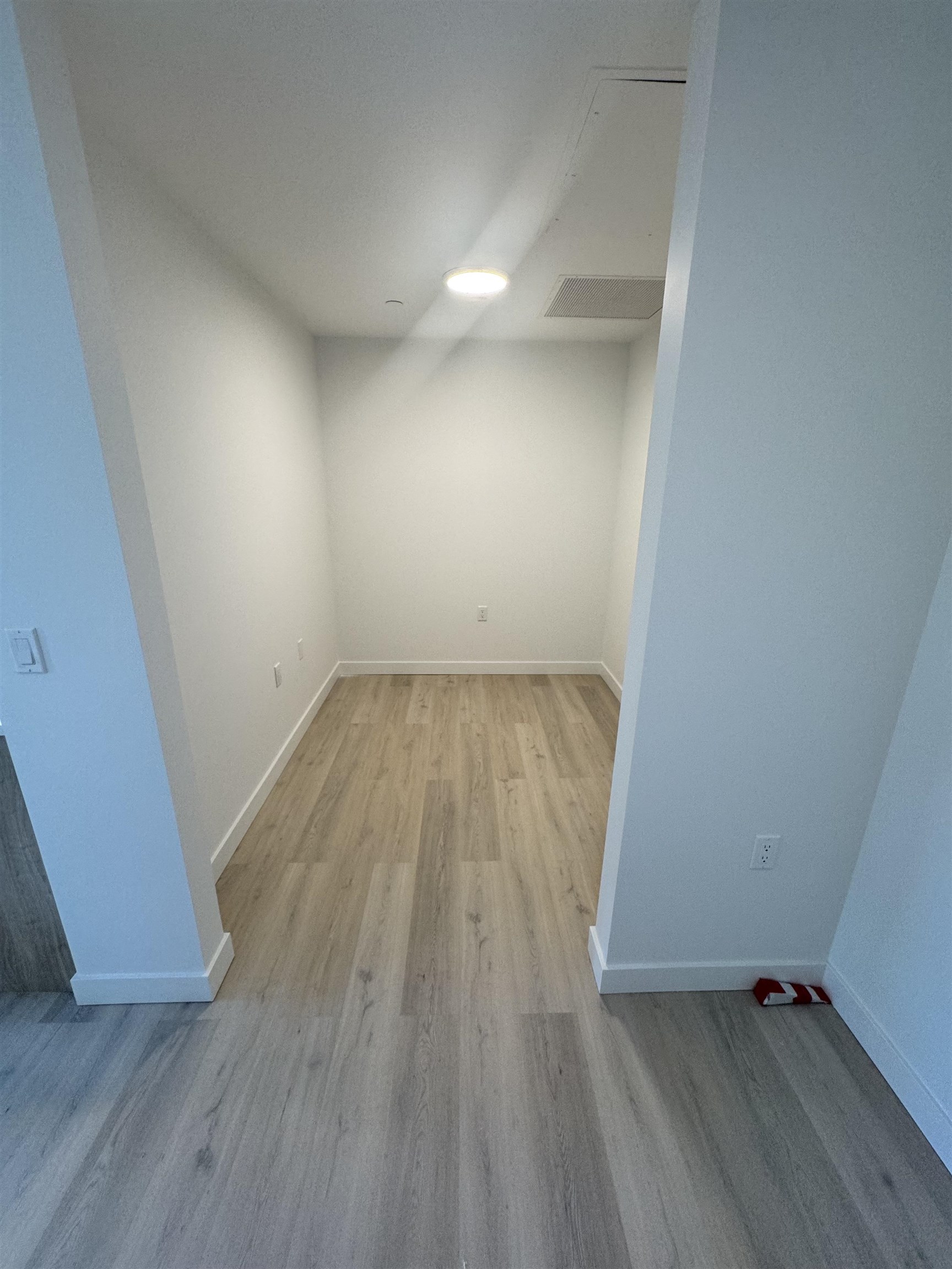 30* 1616 LLOYD AVENUE