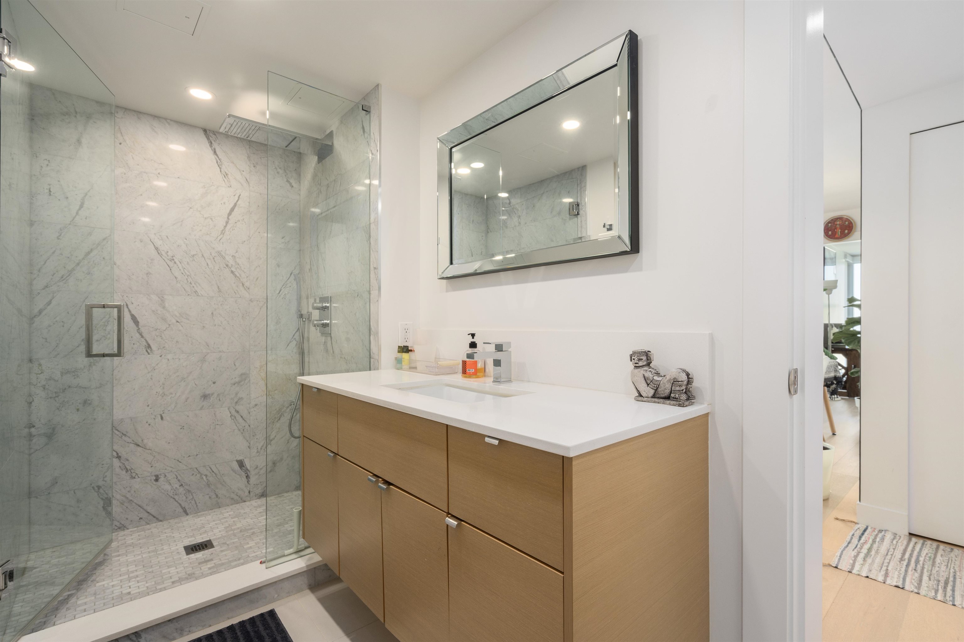 1402 1020 HARWOOD STREET