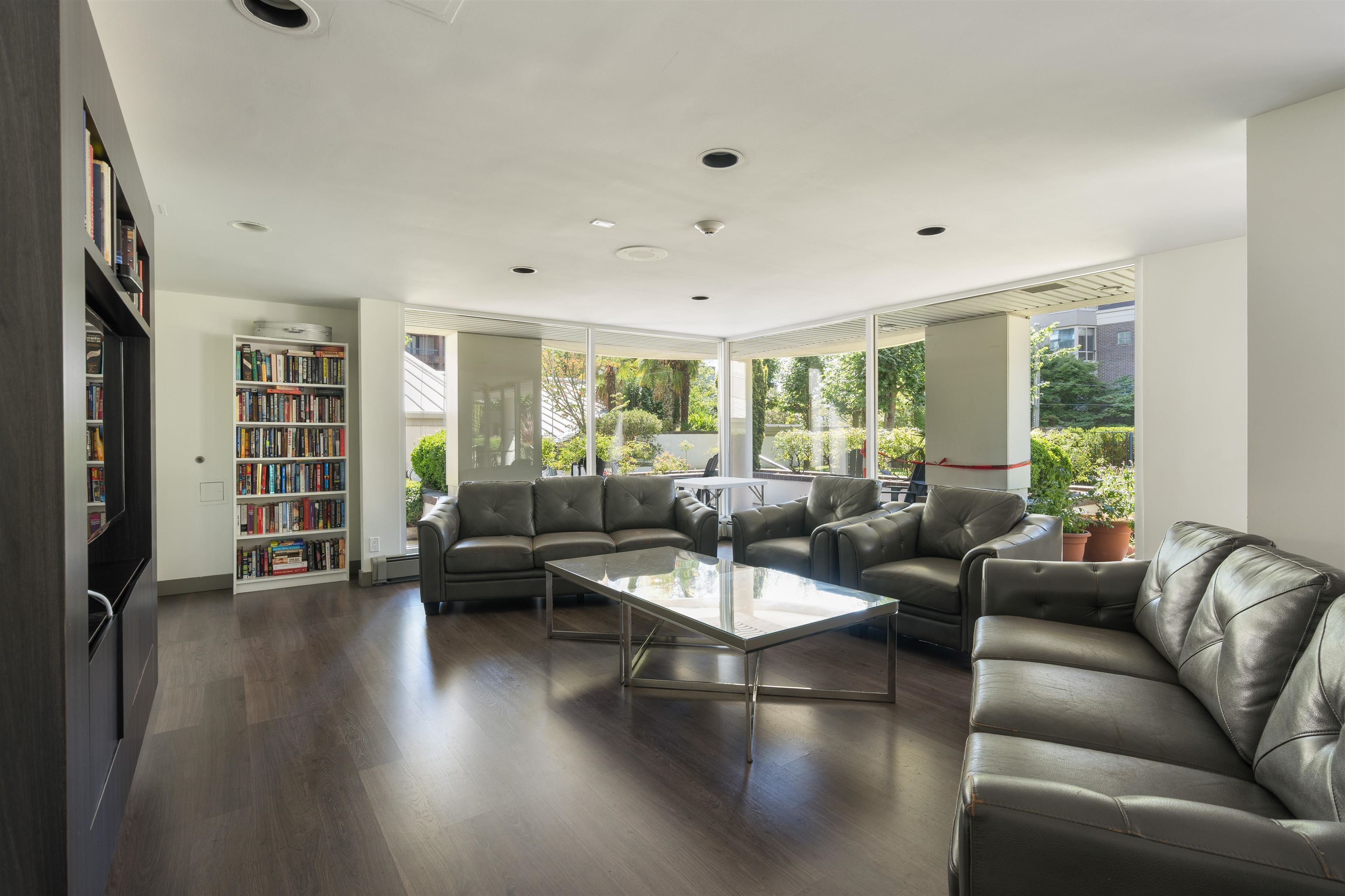 1402 1020 HARWOOD STREET