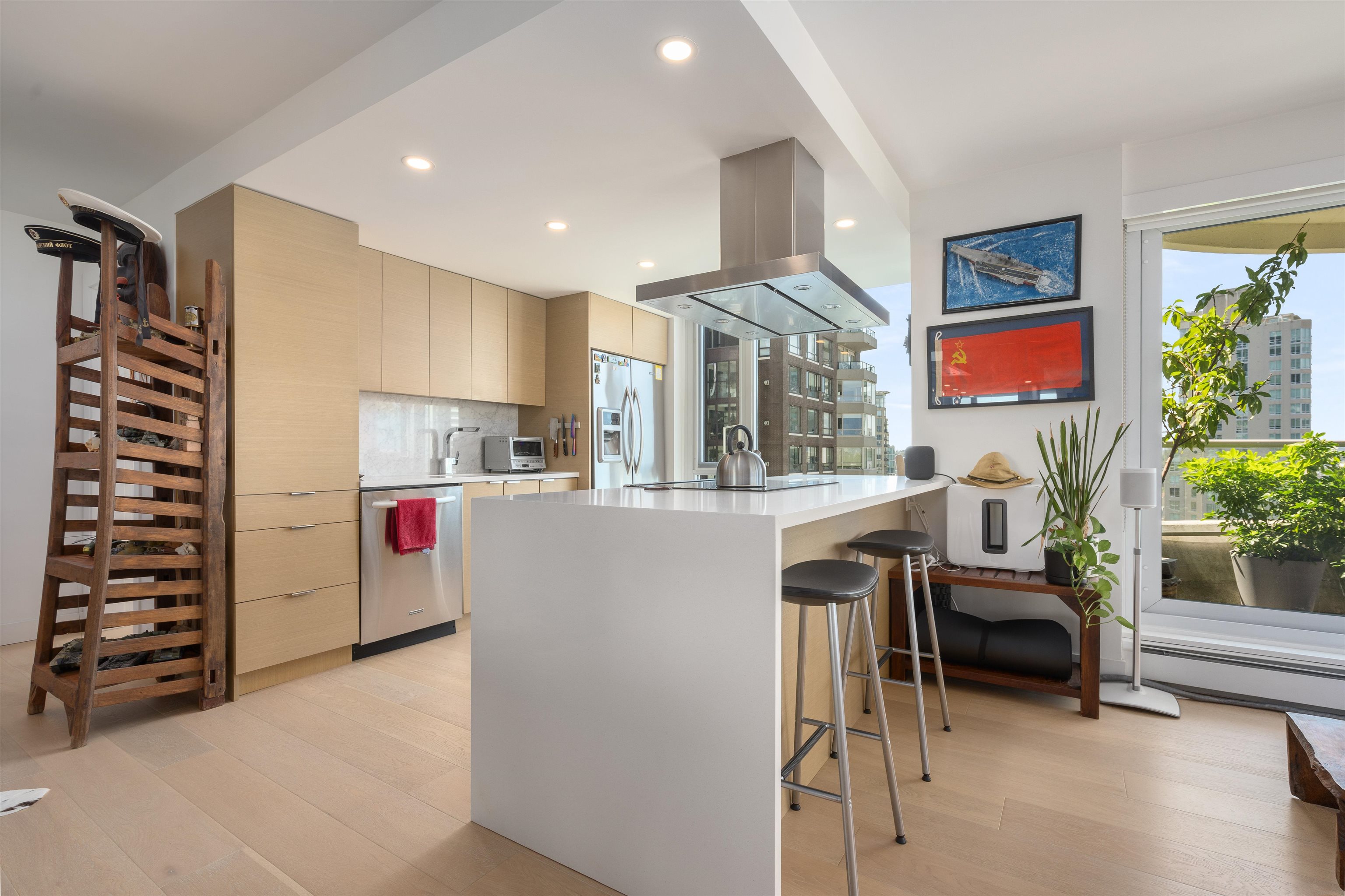 1402 1020 HARWOOD STREET