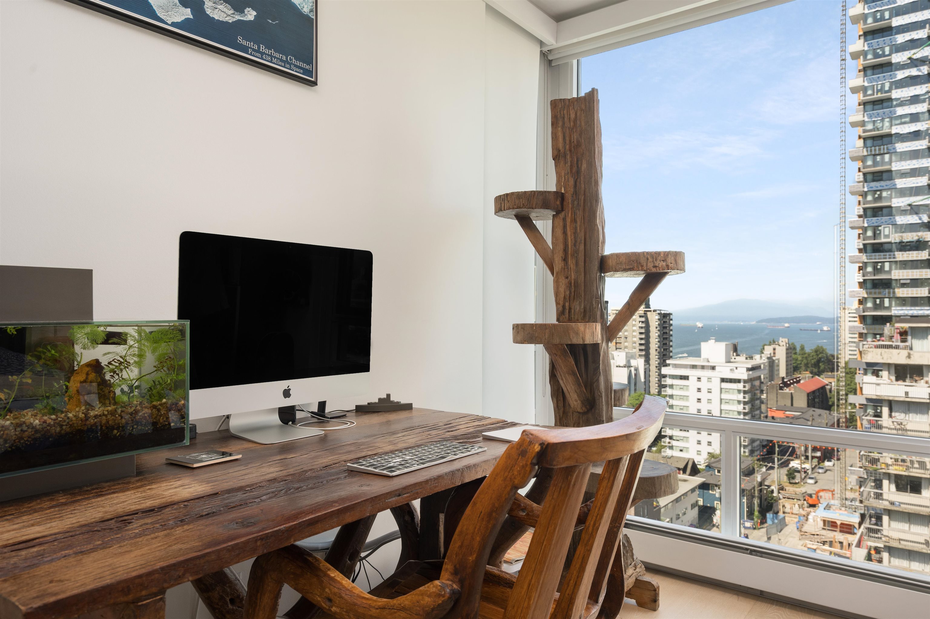 1402 1020 HARWOOD STREET