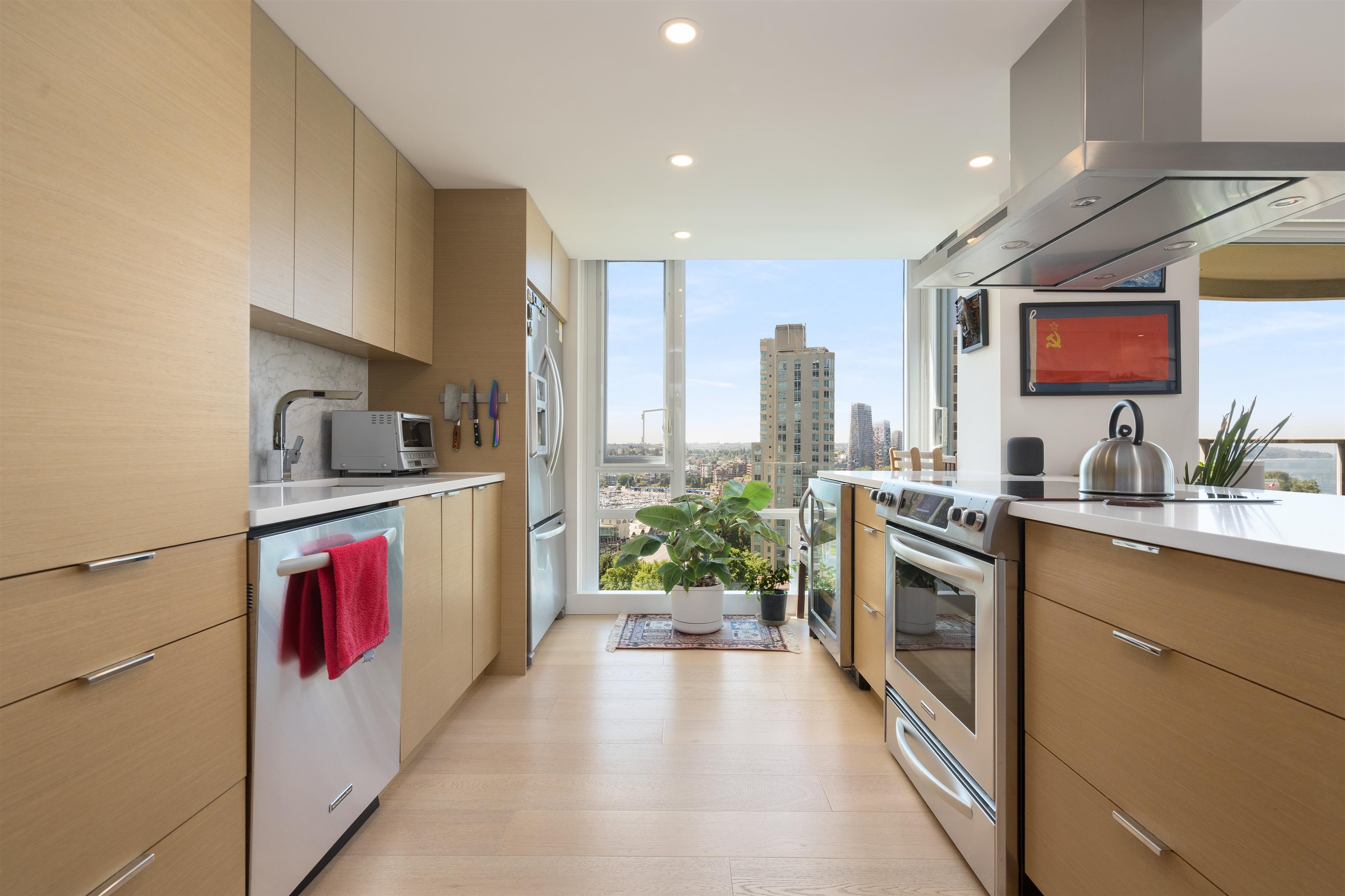 1402 1020 HARWOOD STREET