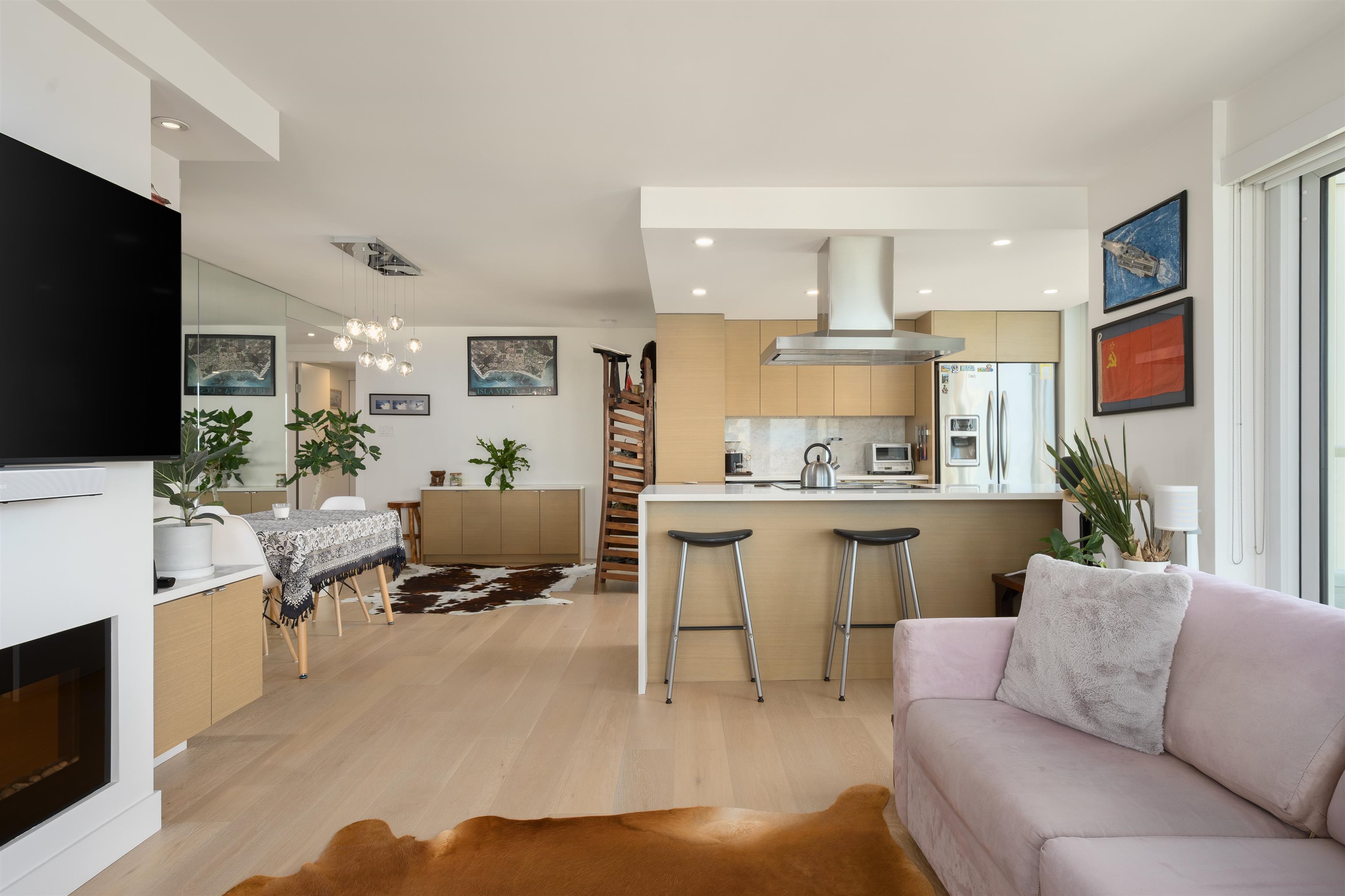 1402 1020 HARWOOD STREET