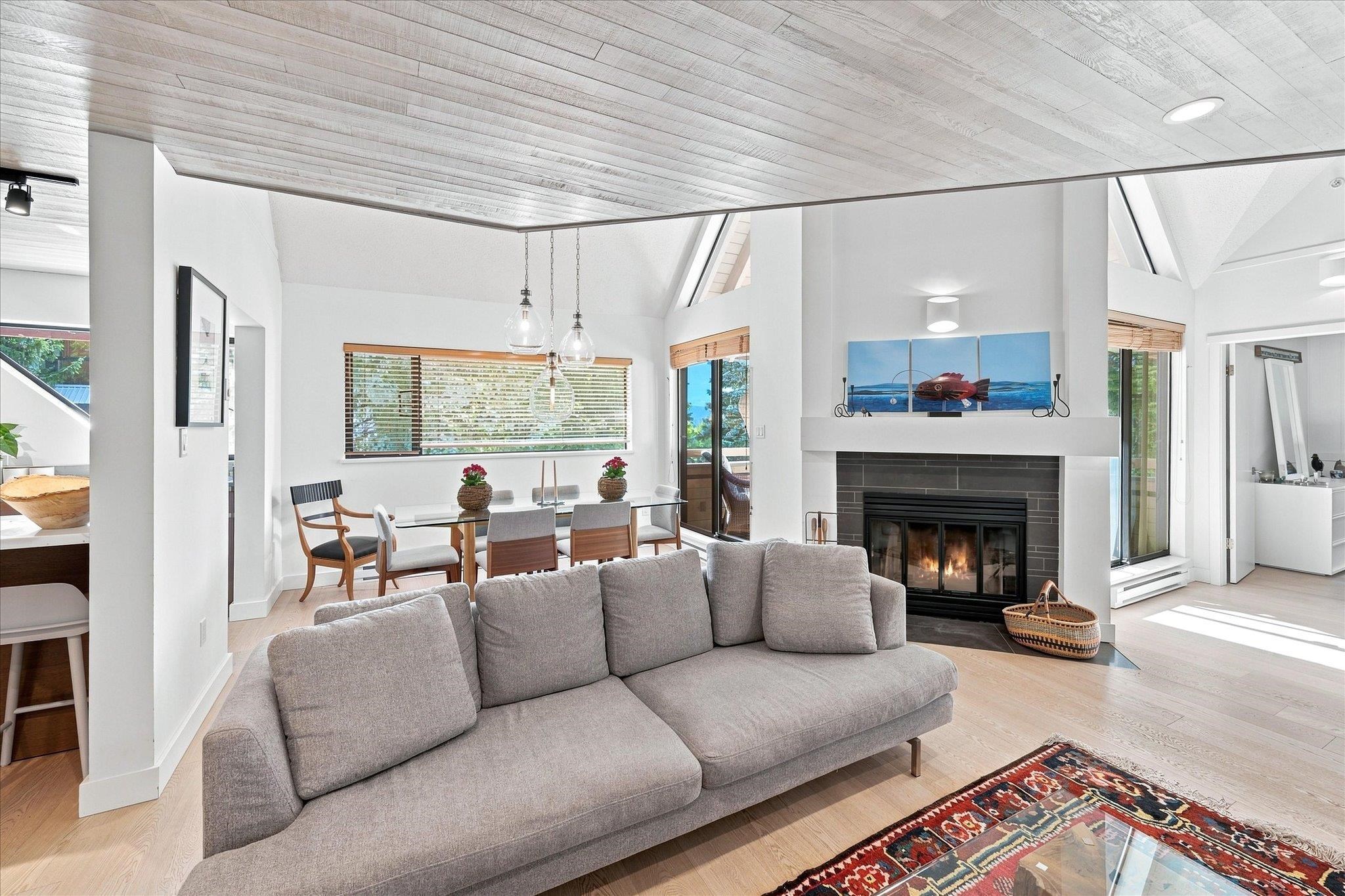 4 4637 BLACKCOMB WAY