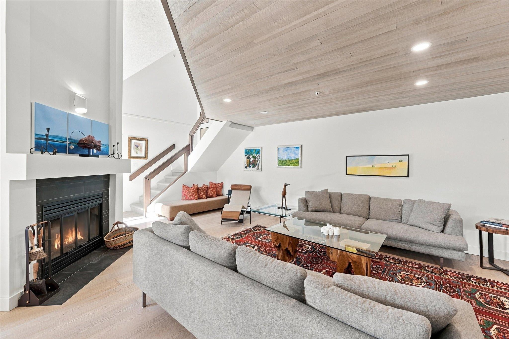 4 4637 BLACKCOMB WAY