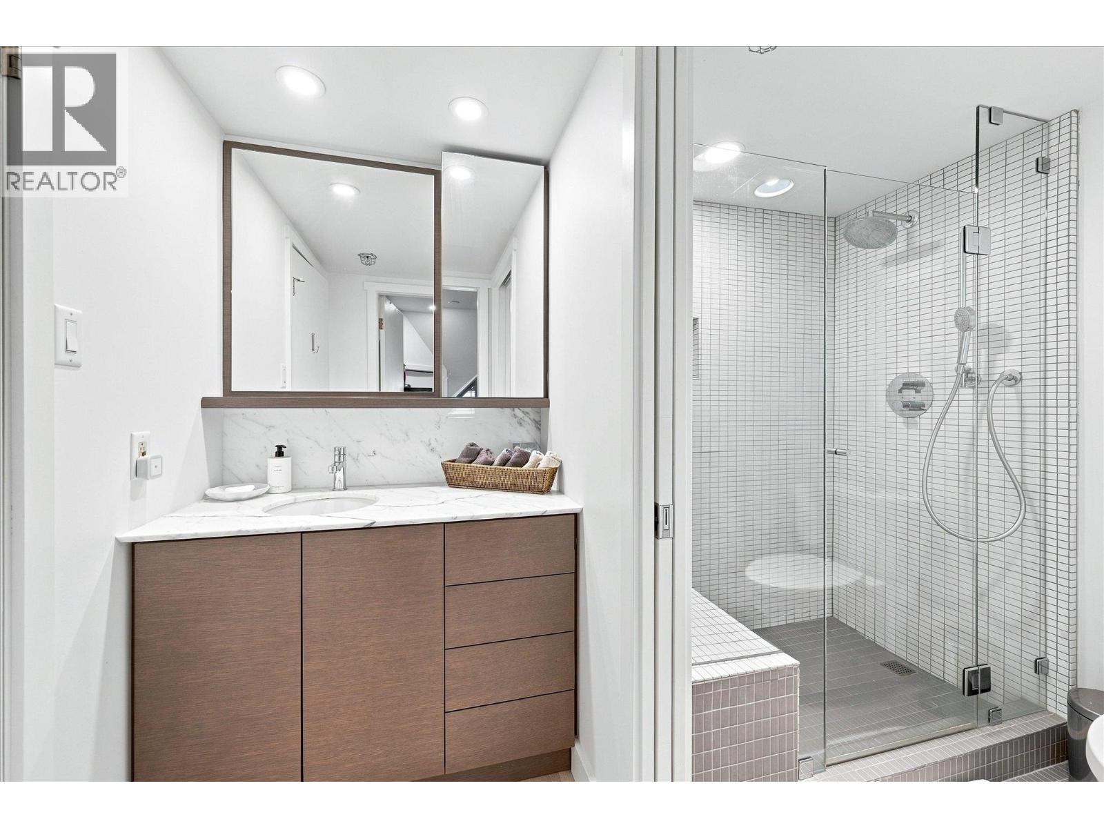 4 4637 BLACKCOMB WAY