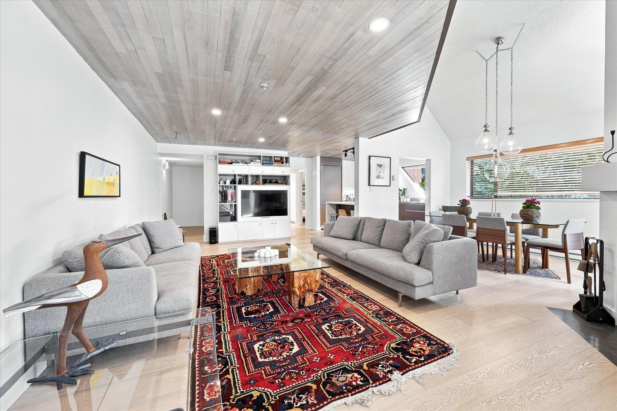 4 4637 BLACKCOMB WAY