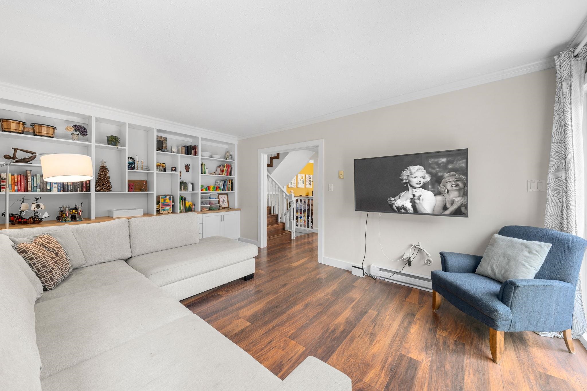 4 230 W 16TH STREET