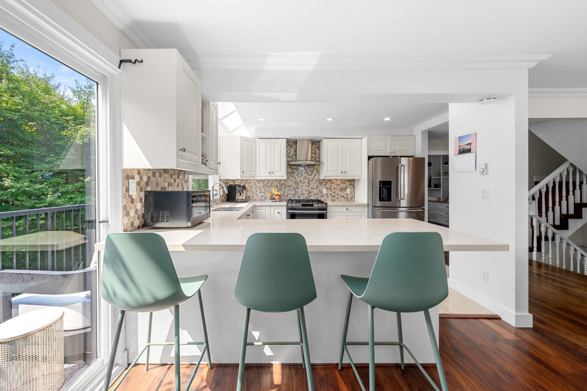 4 230 W 16TH STREET