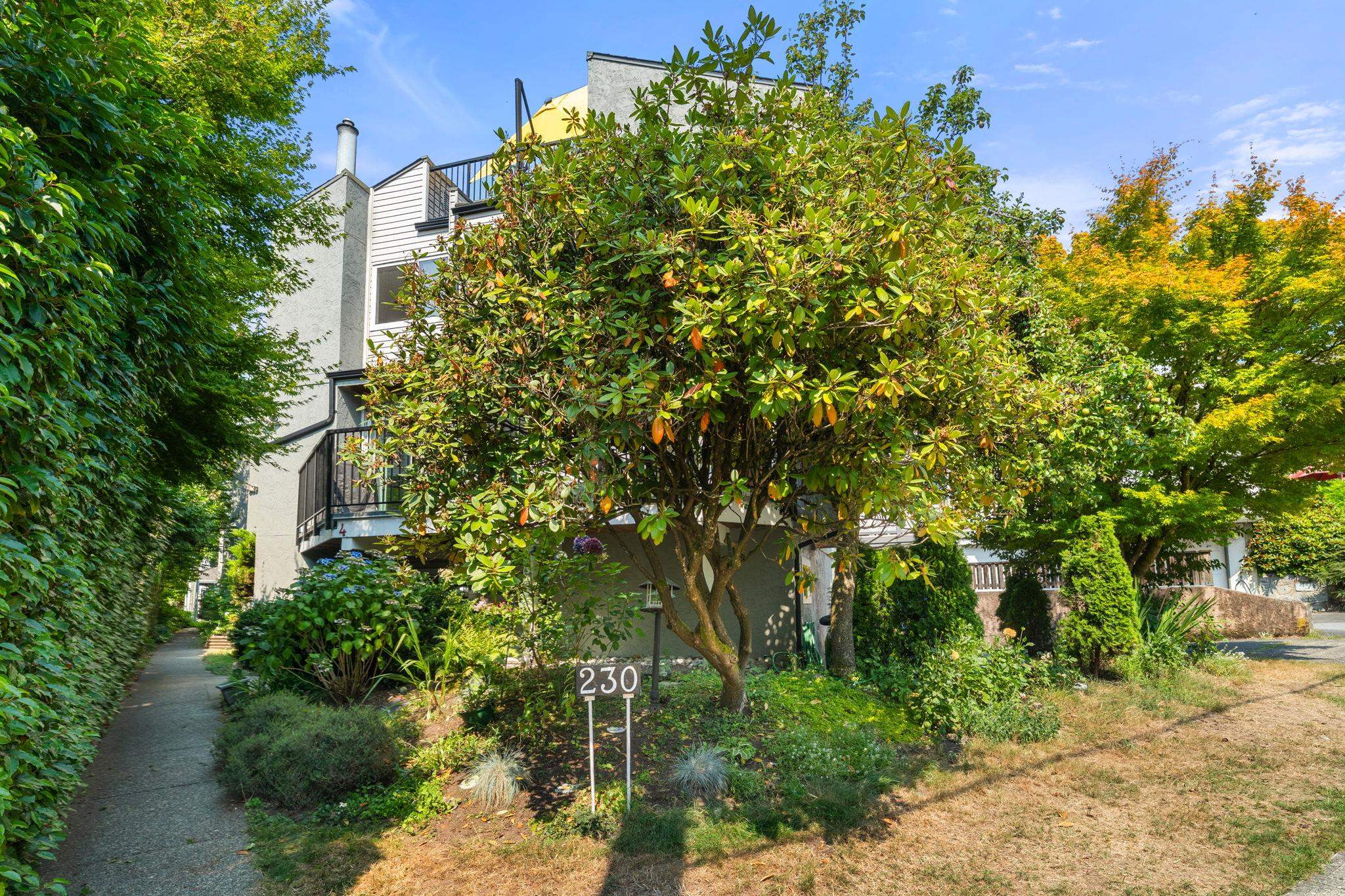 4 230 W 16TH STREET