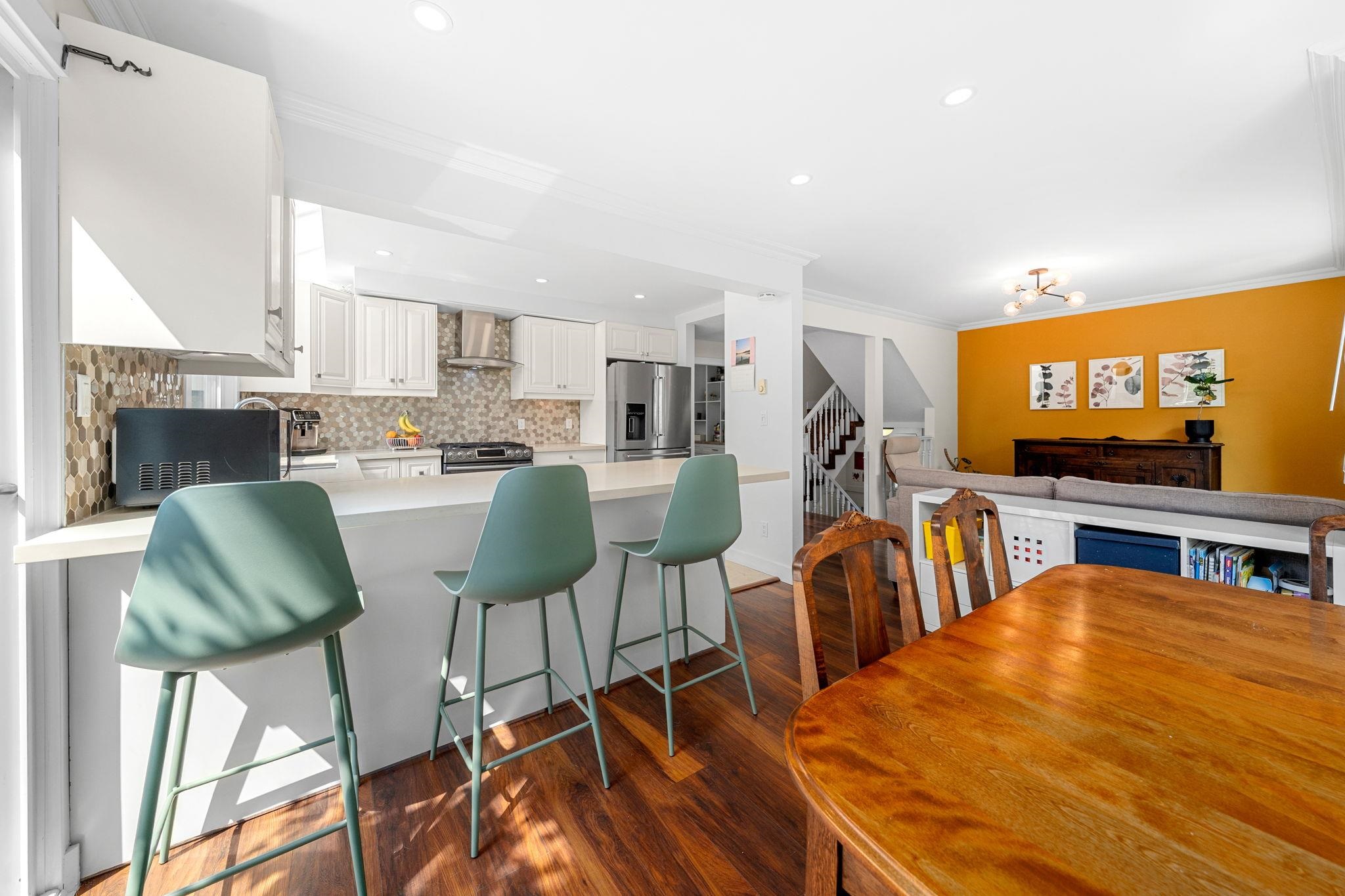 4 230 W 16TH STREET