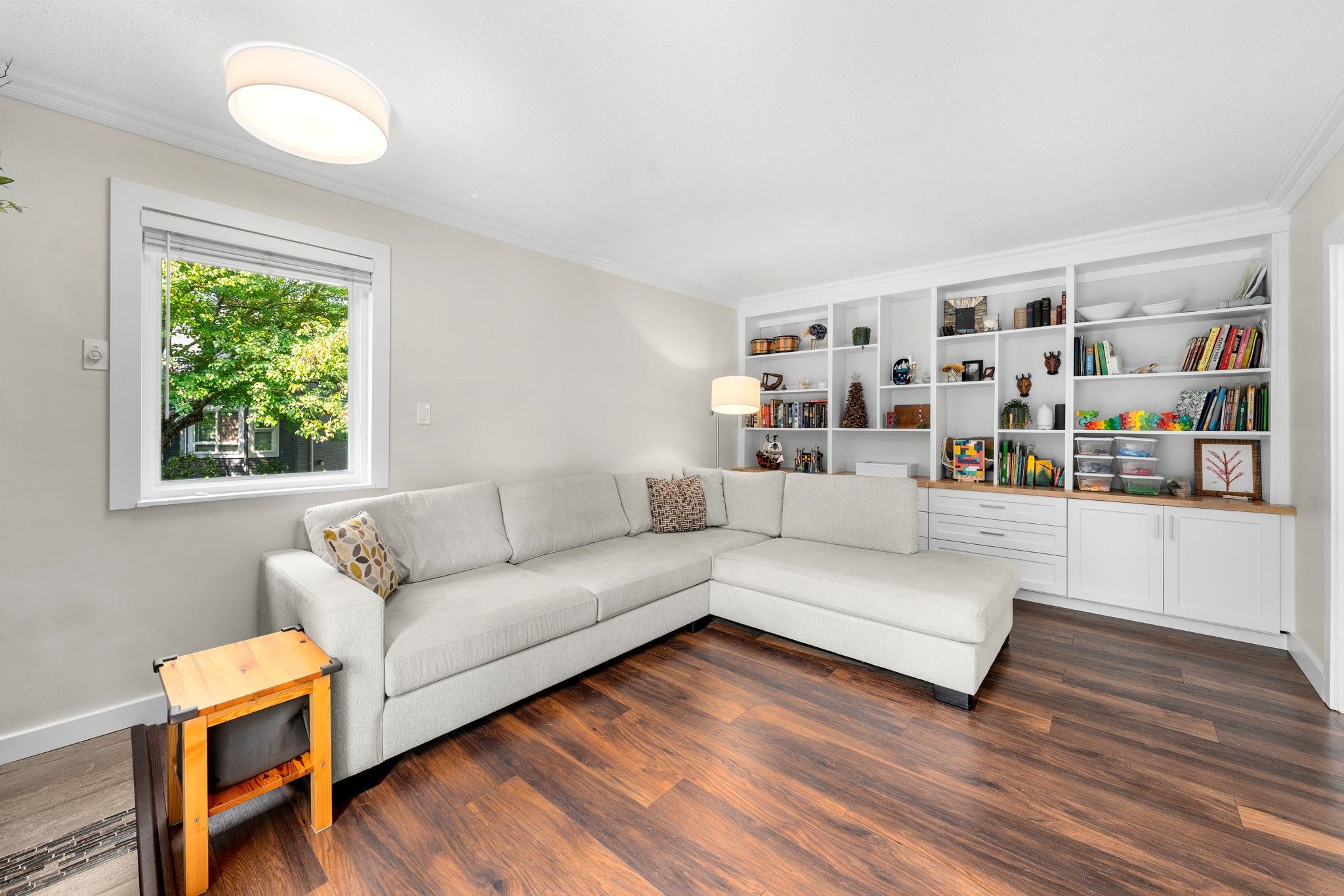 4 230 W 16TH STREET
