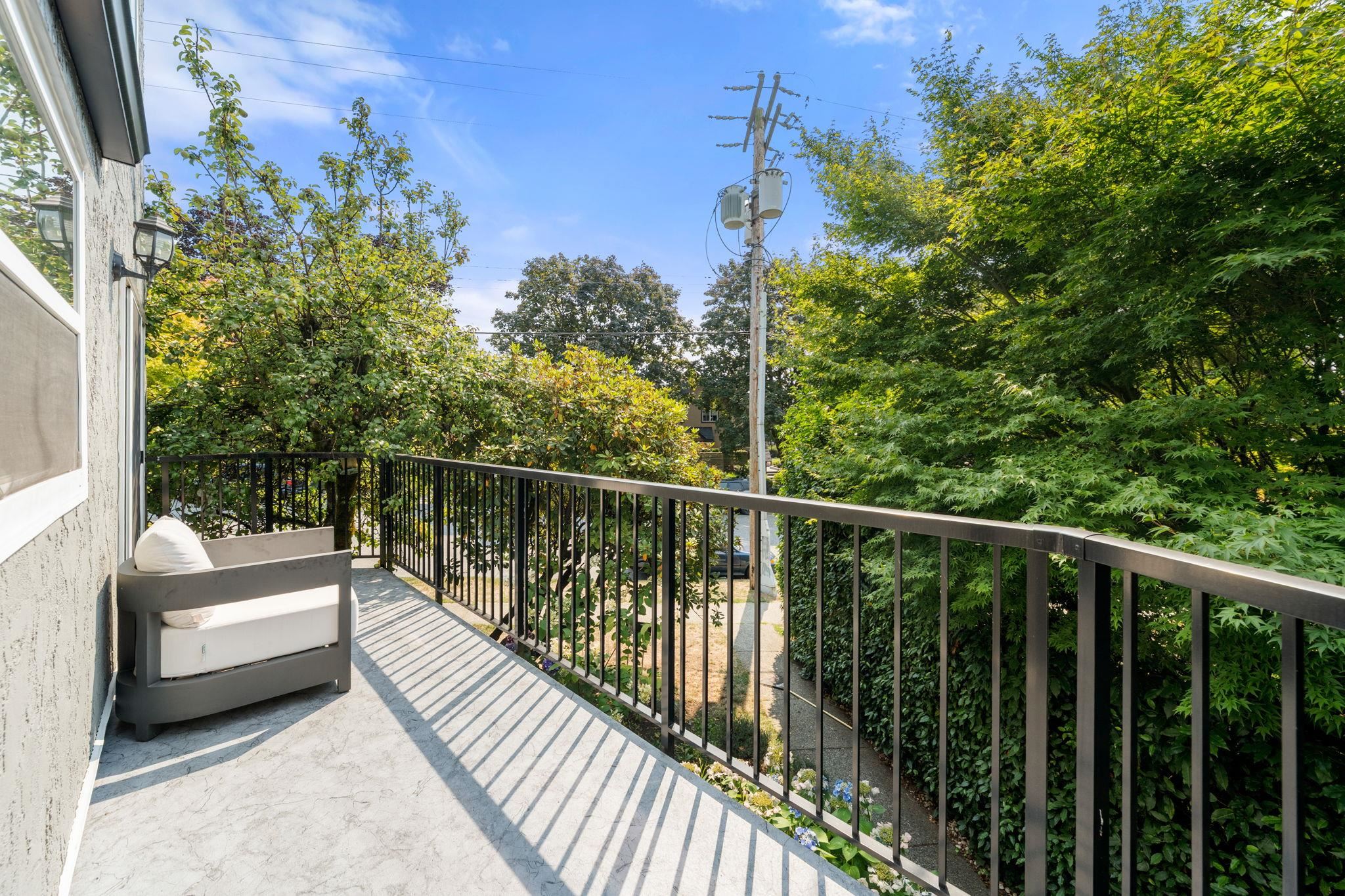 4 230 W 16TH STREET