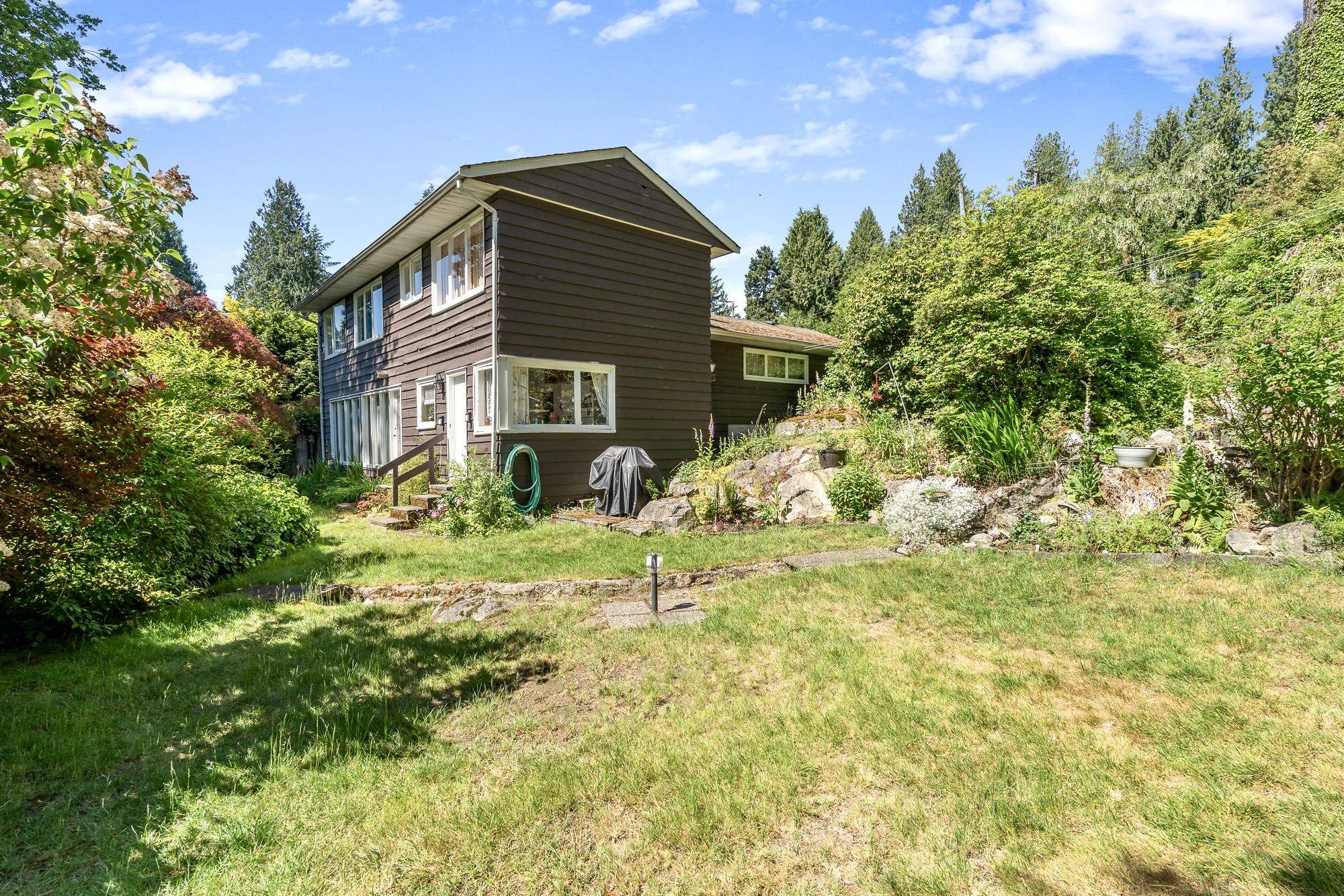 4704 DOGWOOD LANE