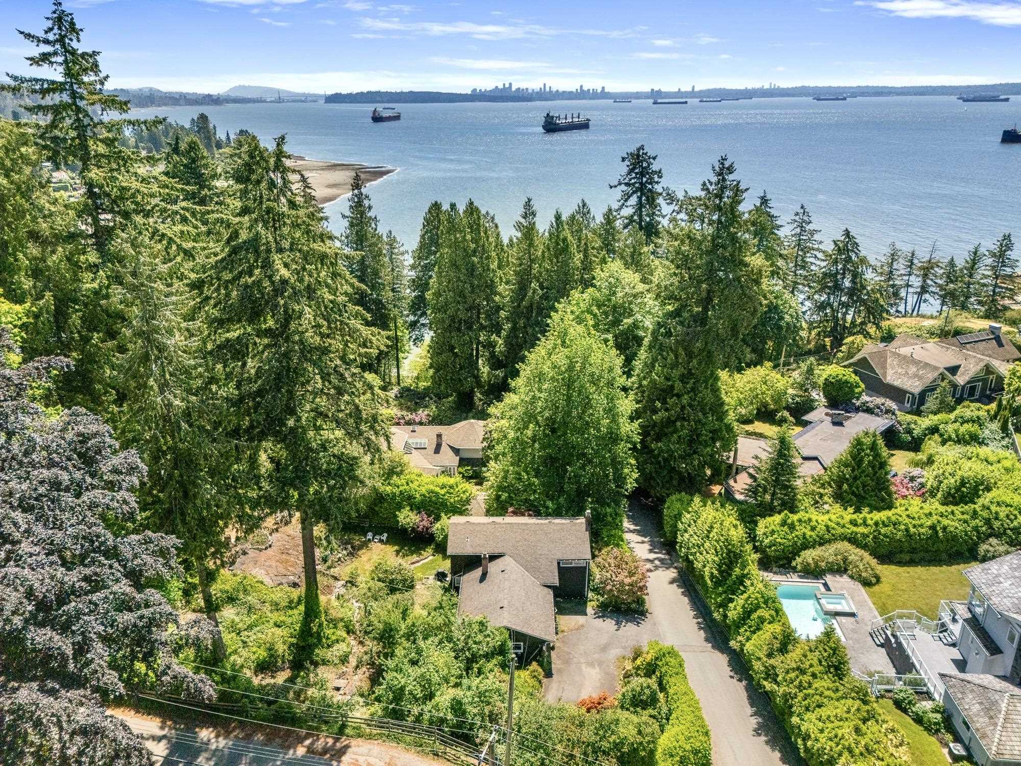 4704 DOGWOOD LANE