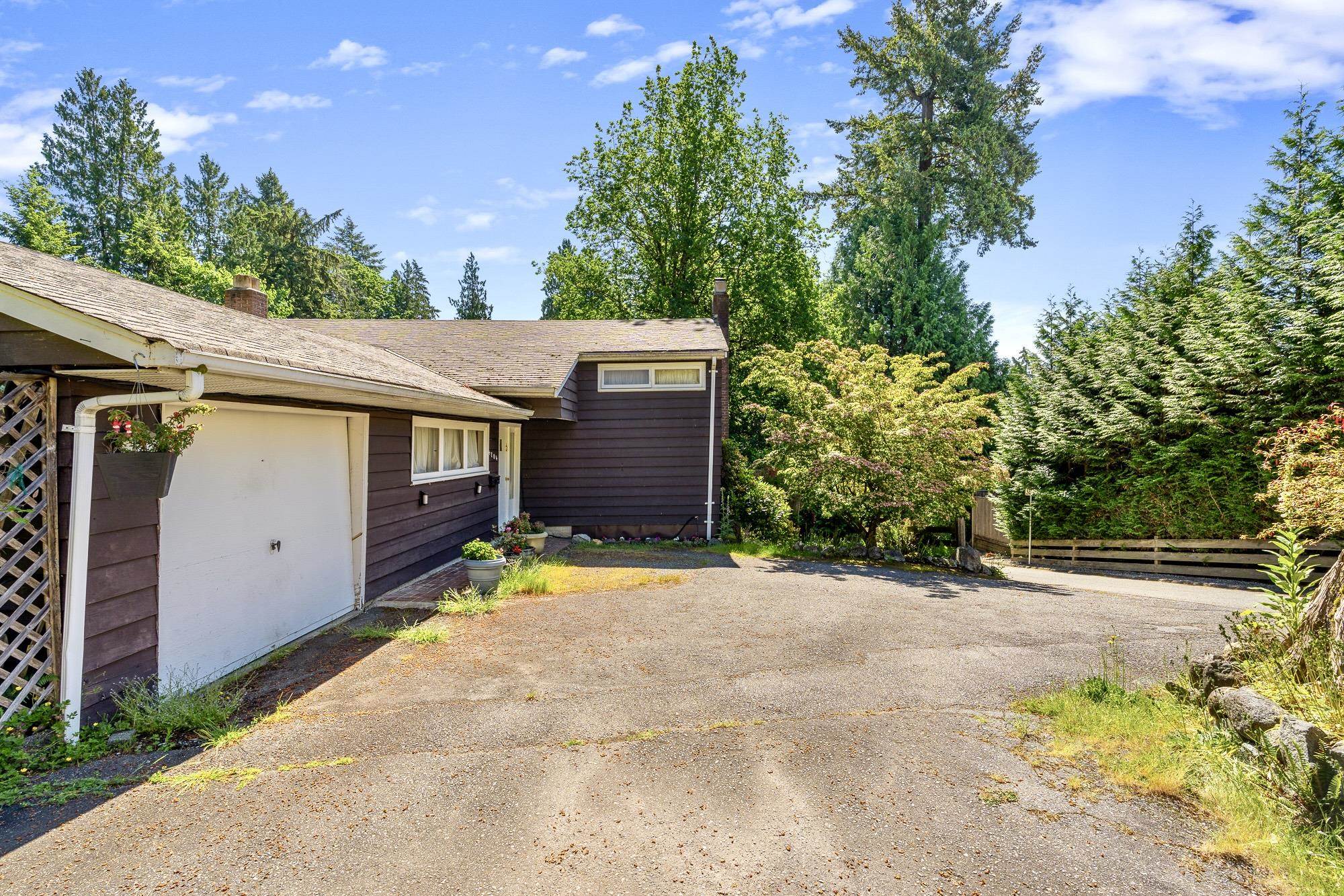 4704 DOGWOOD LANE
