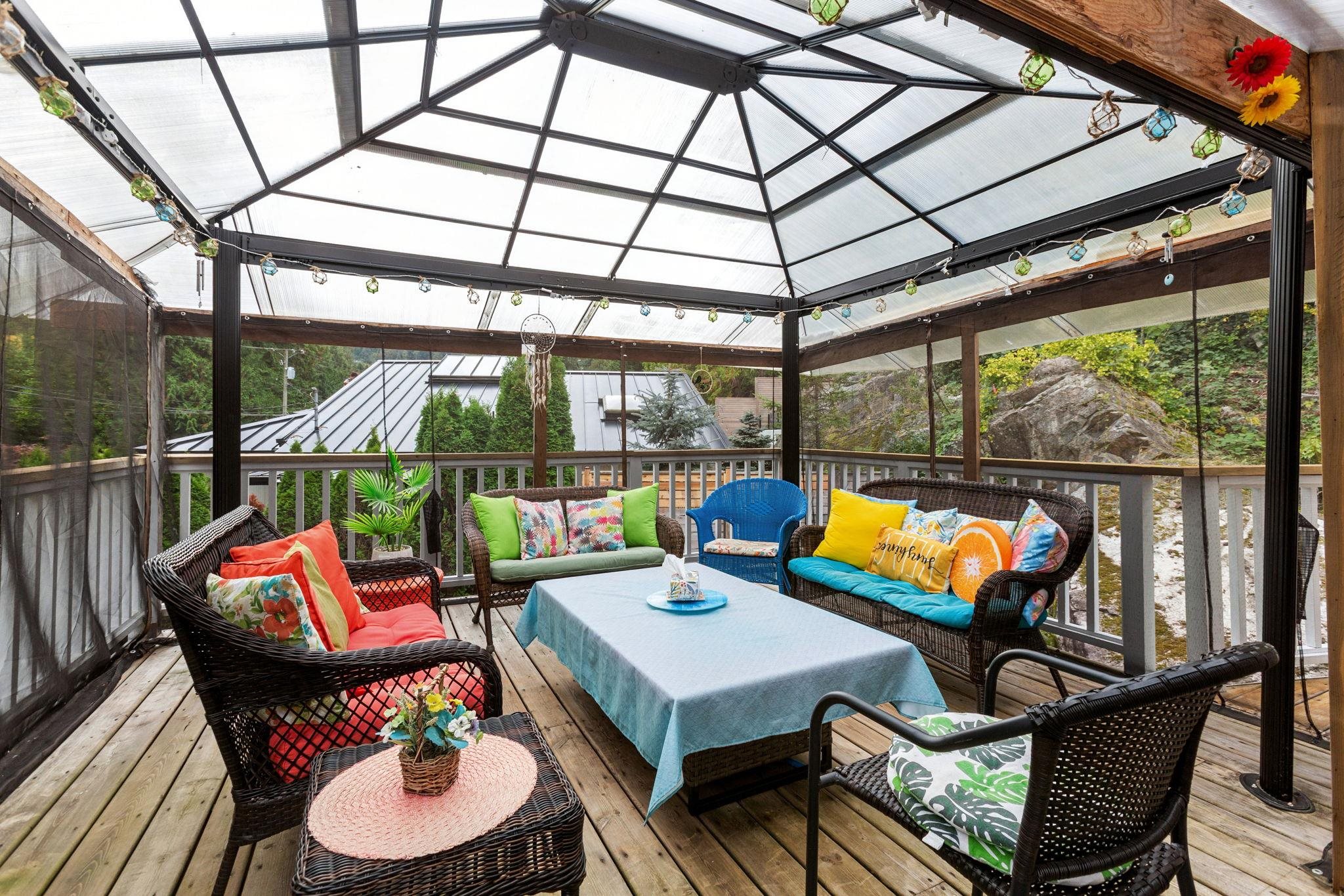 5607 EAGLE HARBOUR ROAD