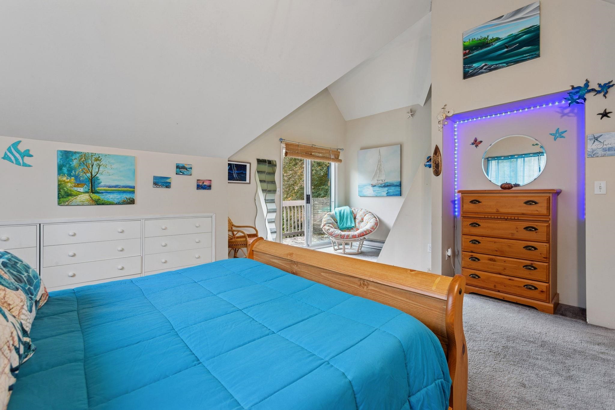 5607 EAGLE HARBOUR ROAD