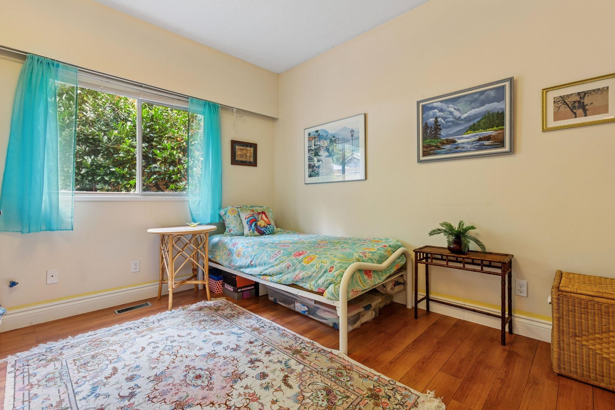 5607 EAGLE HARBOUR ROAD