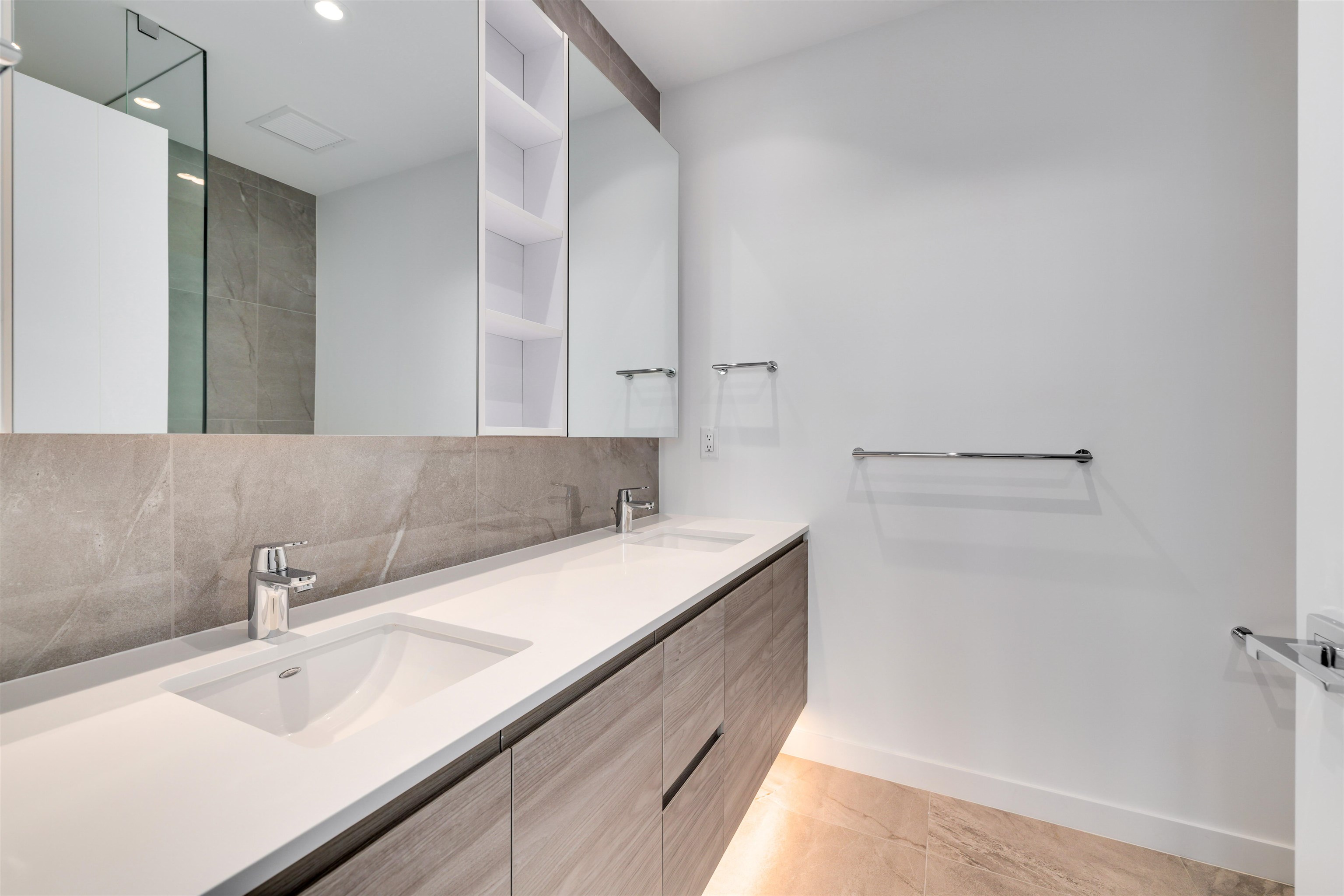 3504 680 QUAYSIDE DRIVE