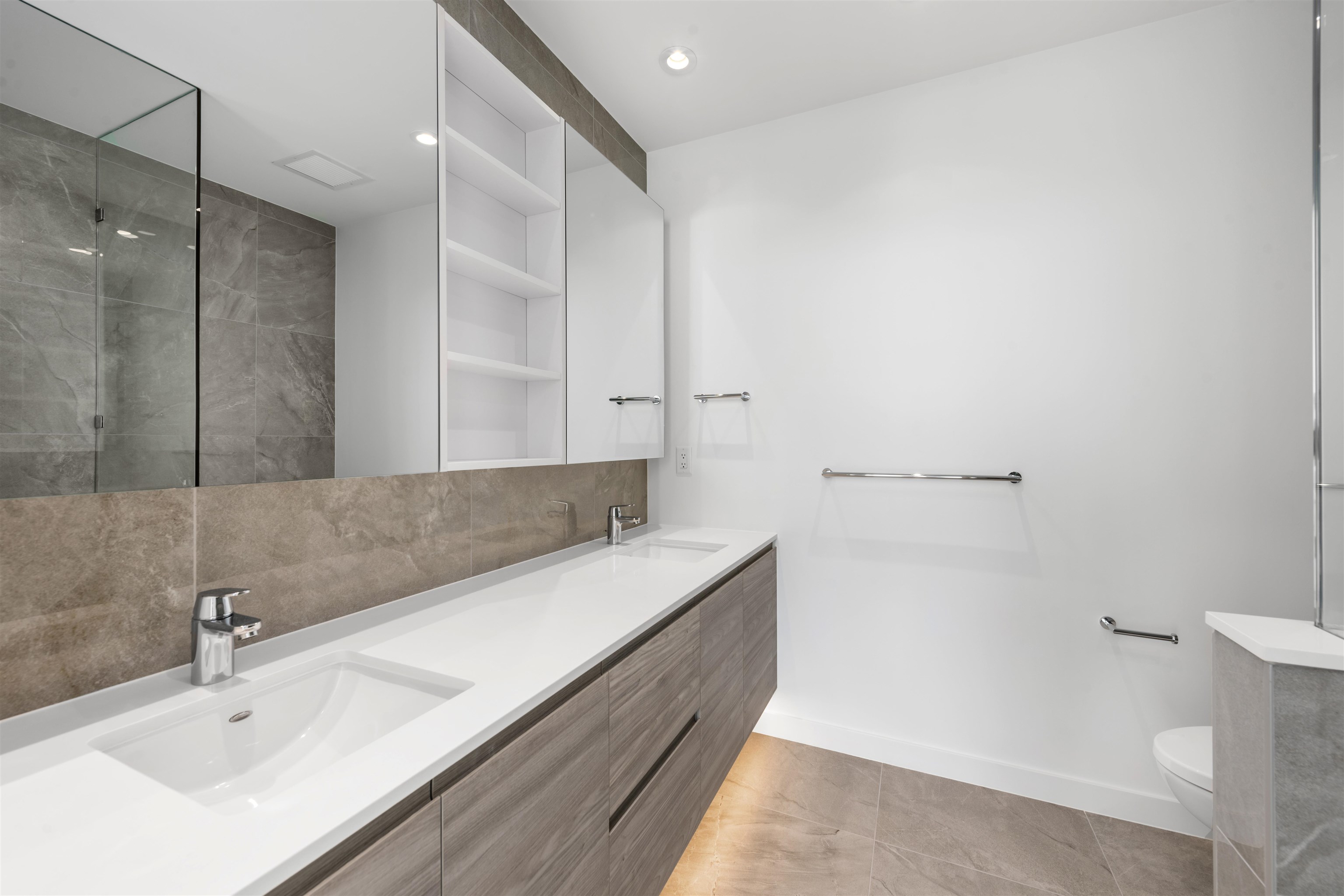 4008 680 QUAYSIDE DRIVE