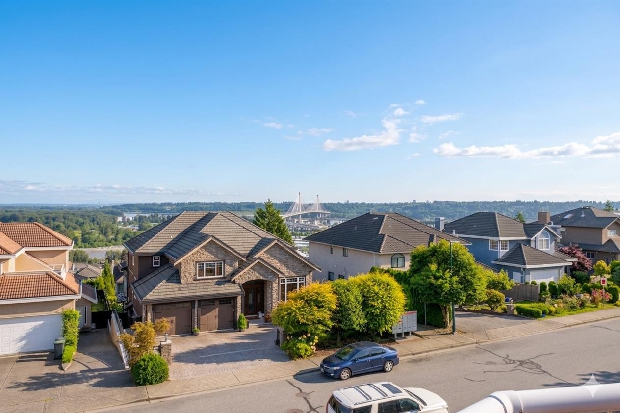 2248 SICAMOUS AVENUE