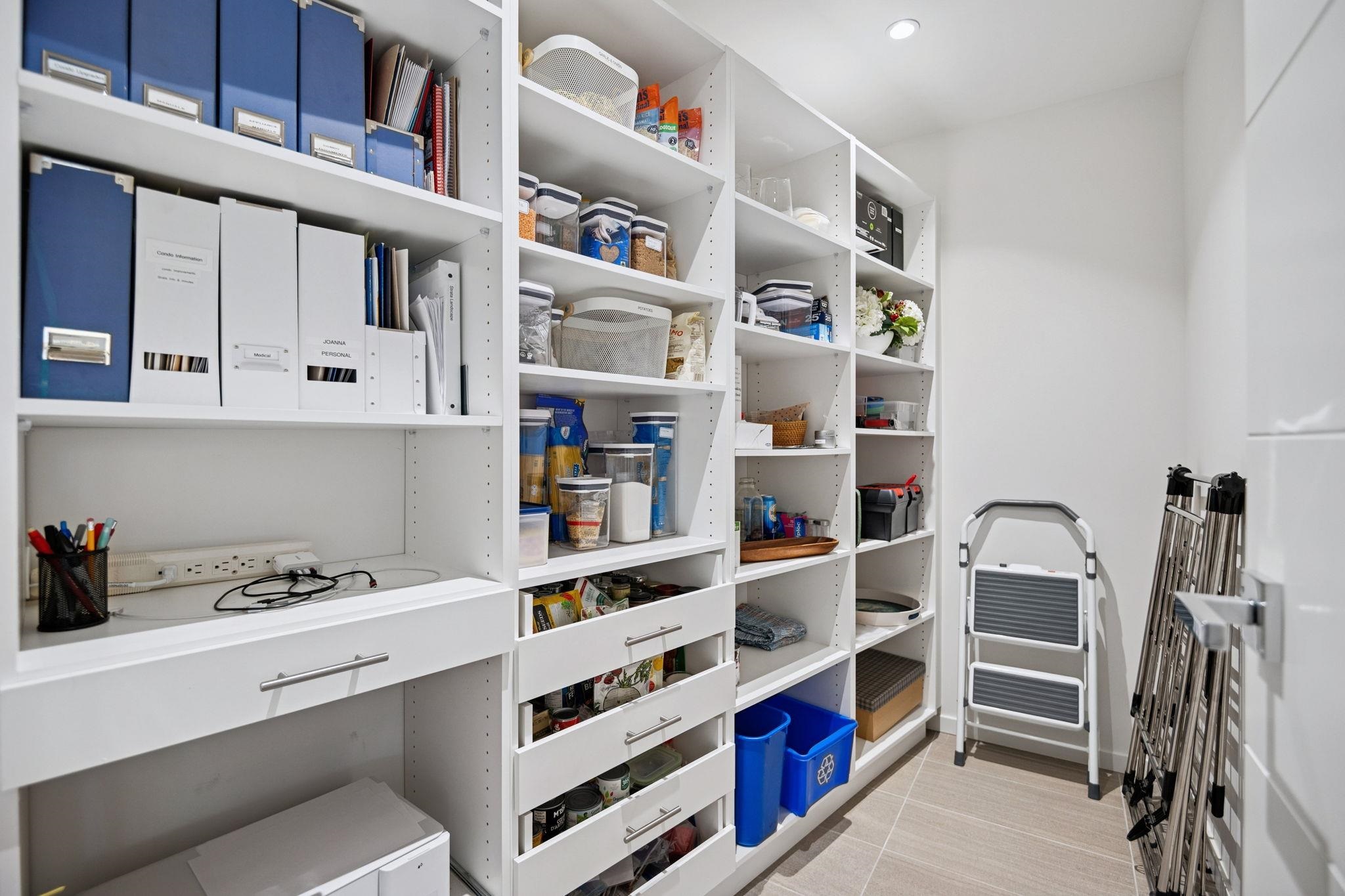 209 1355 BELLEVUE AVENUE