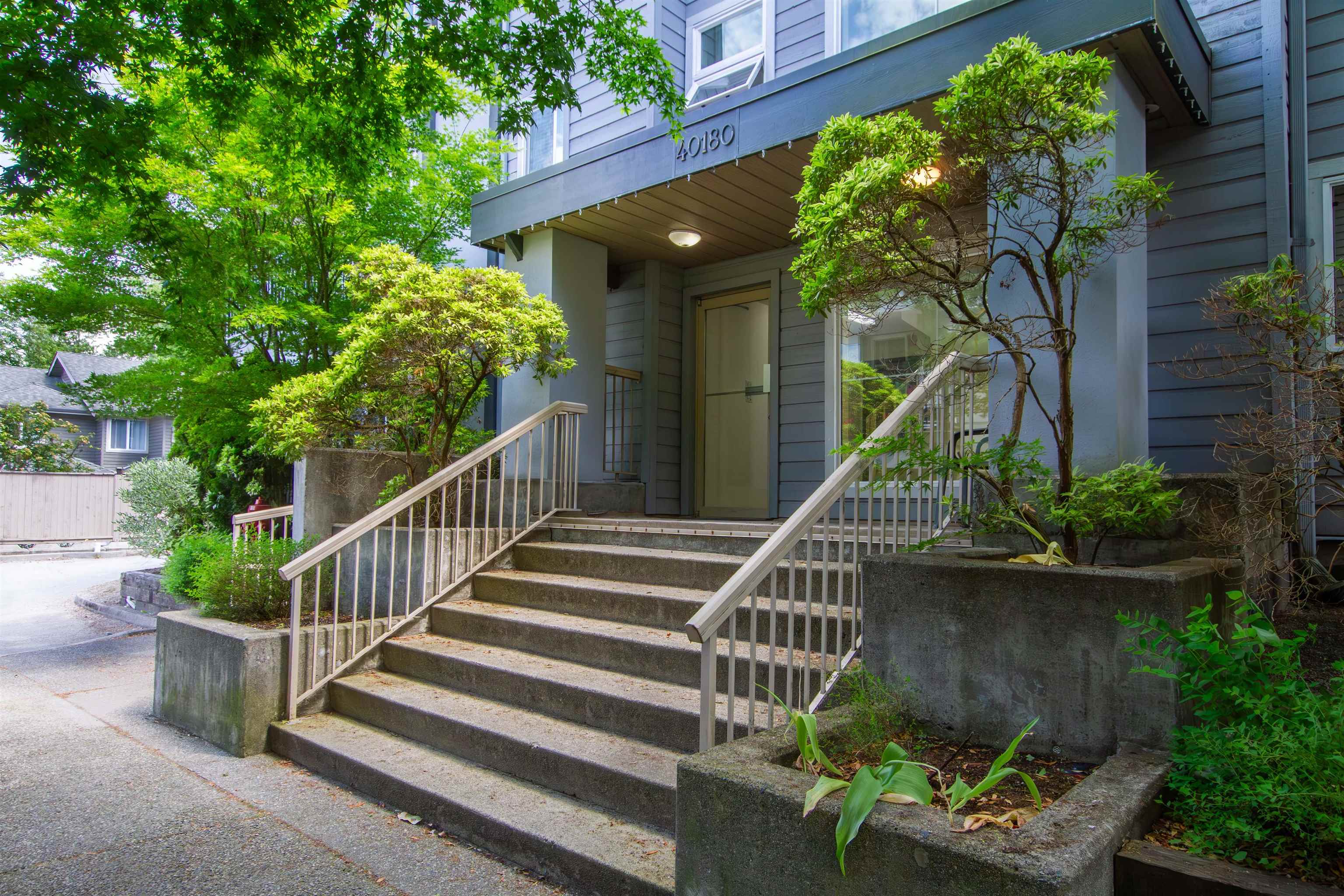 E108 40180 WILLOW CRESCENT