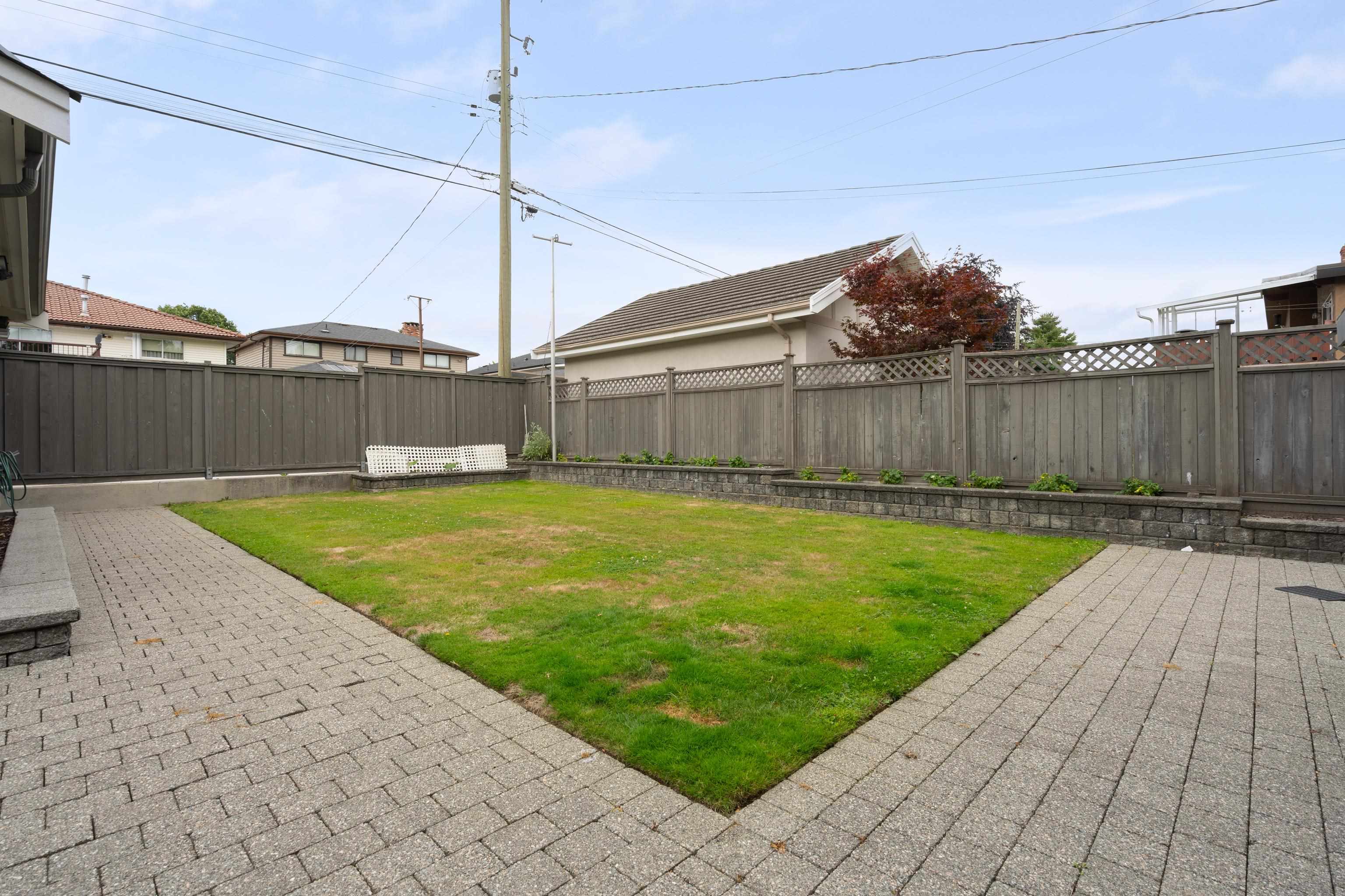 3955 DUNDAS STREET