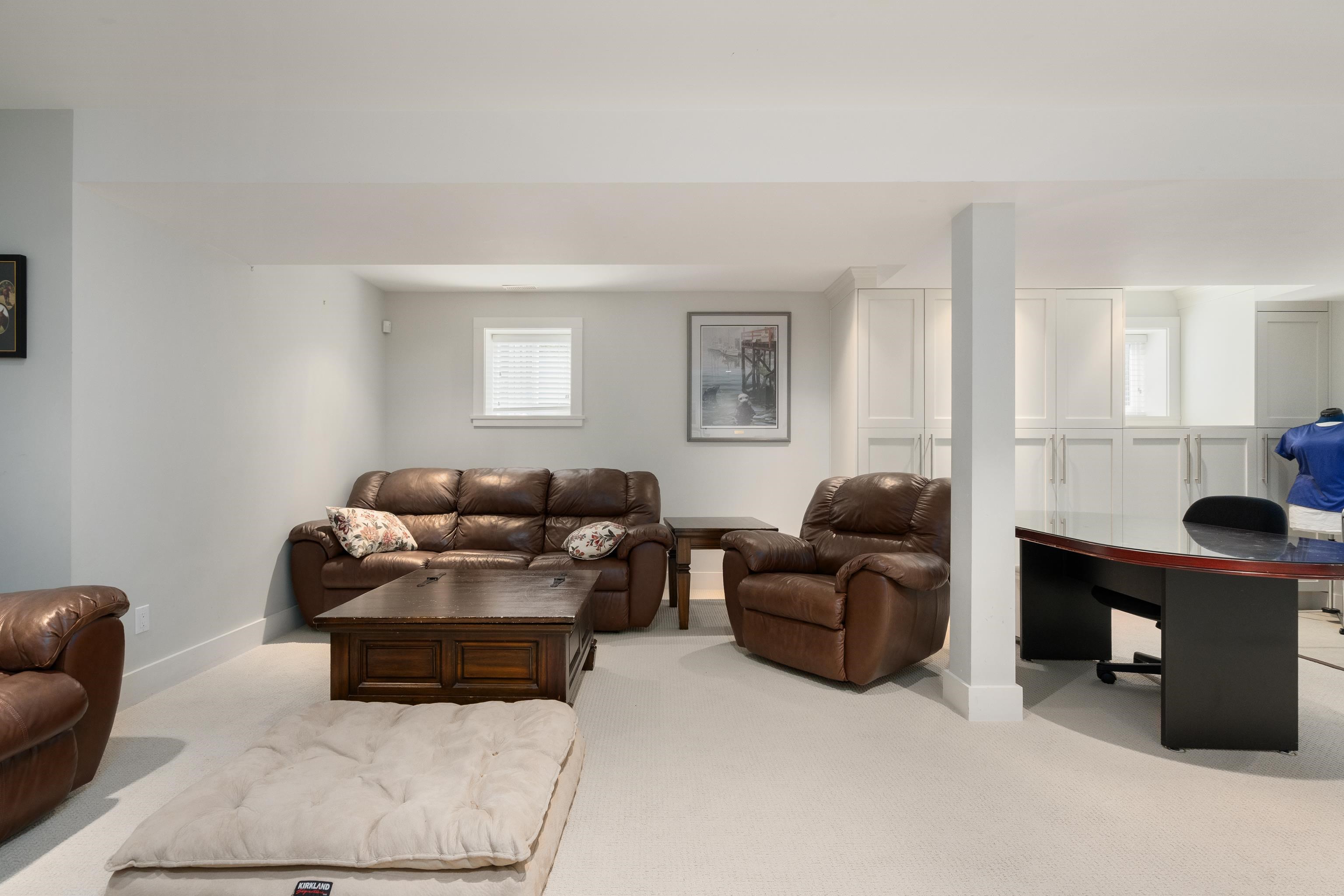 3955 DUNDAS STREET